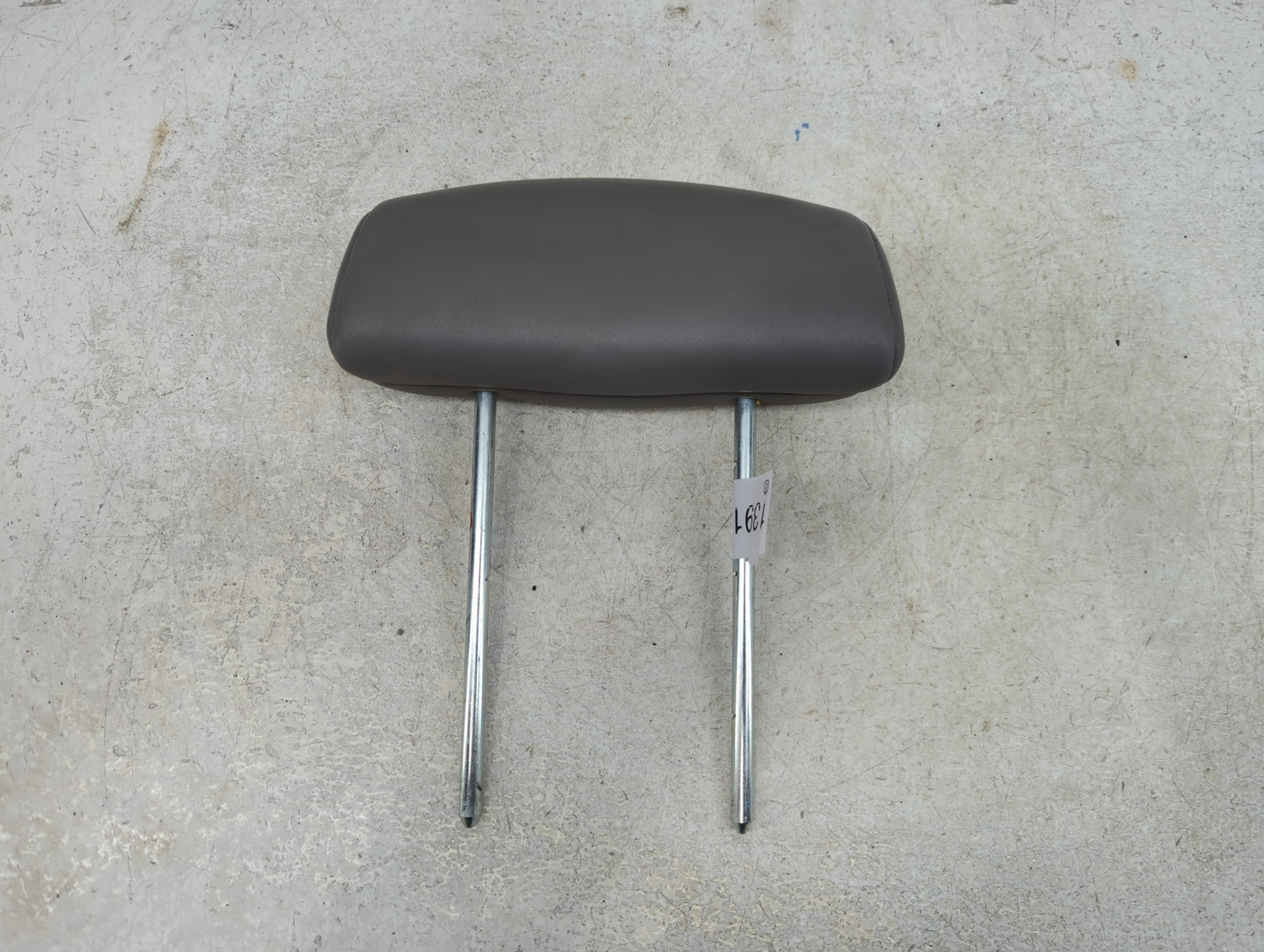 2003-2007 Saturn Vue Headrest Head Rest Rear Center Seat Fits Fits 2003 2004 2005 2006 2007 OEM Used Auto Parts - Oemusedaut