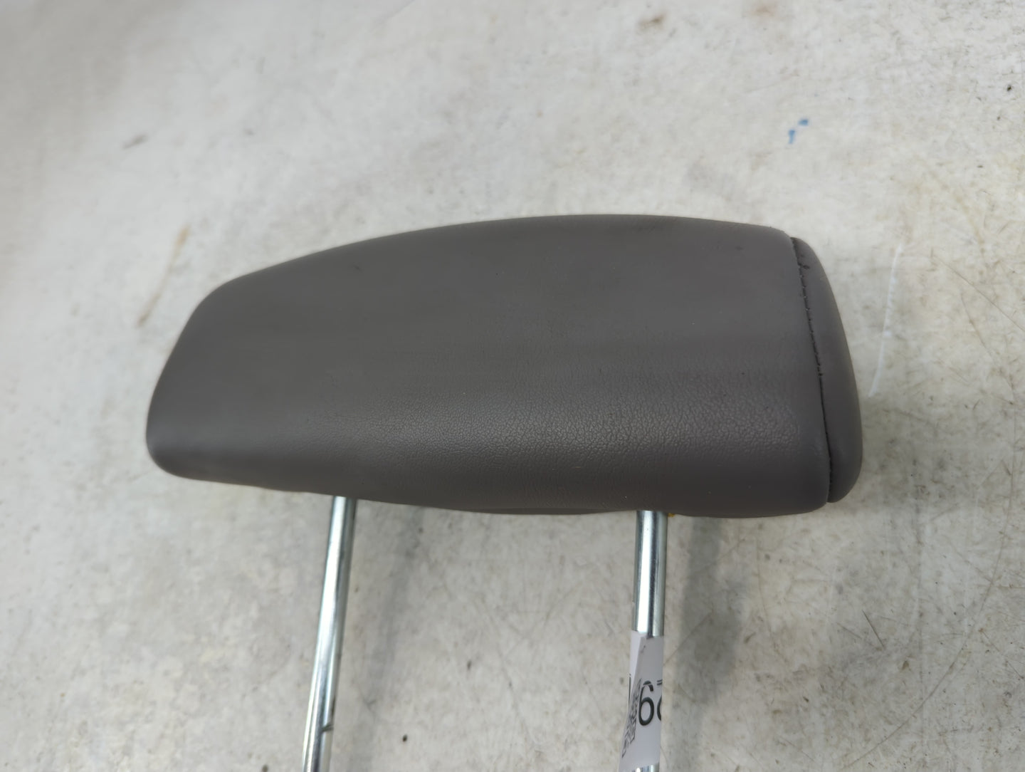 2003-2007 Saturn Vue Headrest Head Rest Rear Center Seat Fits Fits 2003 2004 2005 2006 2007 OEM Used Auto Parts - Oemusedaut