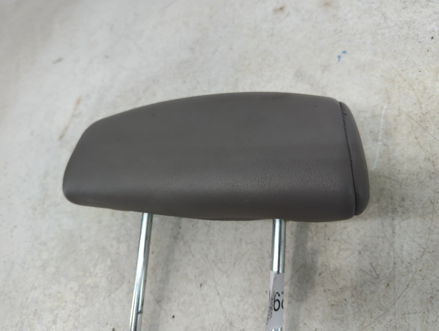 2003-2007 Saturn Vue Headrest Head Rest Rear Center Seat Fits Fits 2003 2004 2005 2006 2007 OEM Used Auto Parts - Oemusedaut