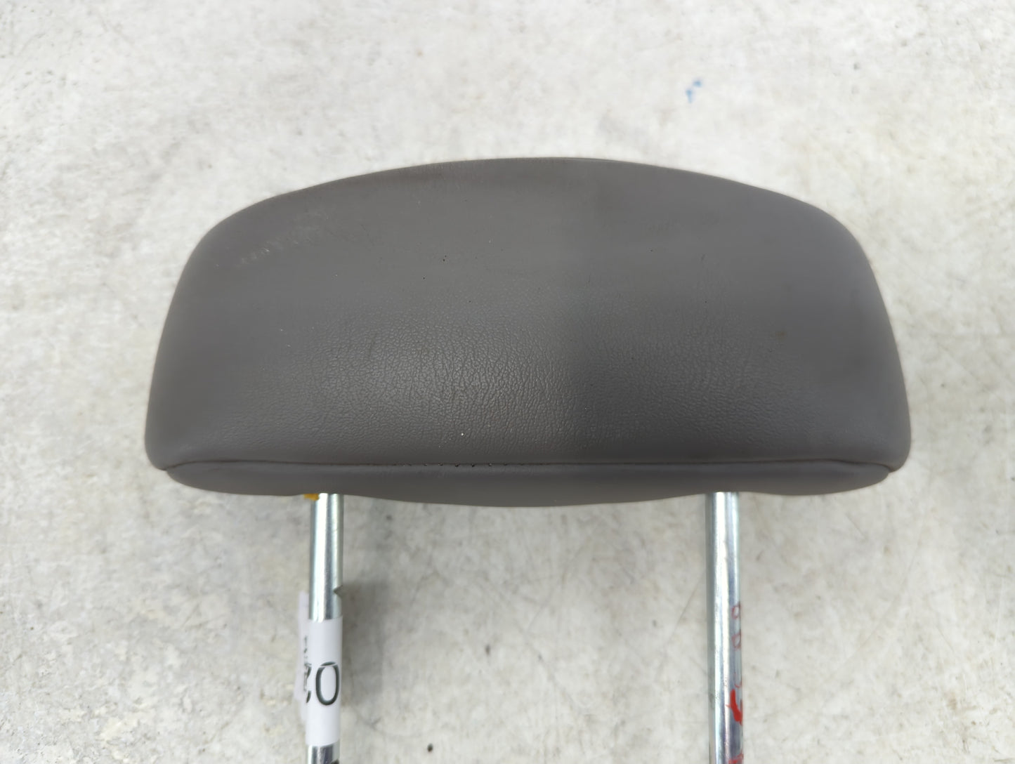 2003-2007 Saturn Vue Headrest Head Rest Rear Center Seat Fits Fits 2003 2004 2005 2006 2007 OEM Used Auto Parts - Oemusedaut