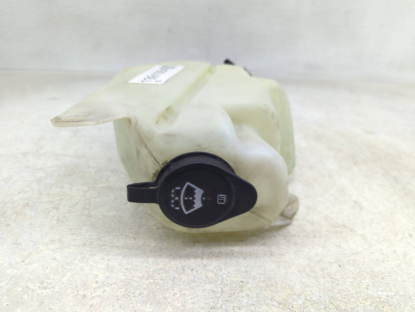 2002-2007 Saturn Vue Windshield Washer Fluid Reservoir Bottle Oem - Oemusedautoparts1.com