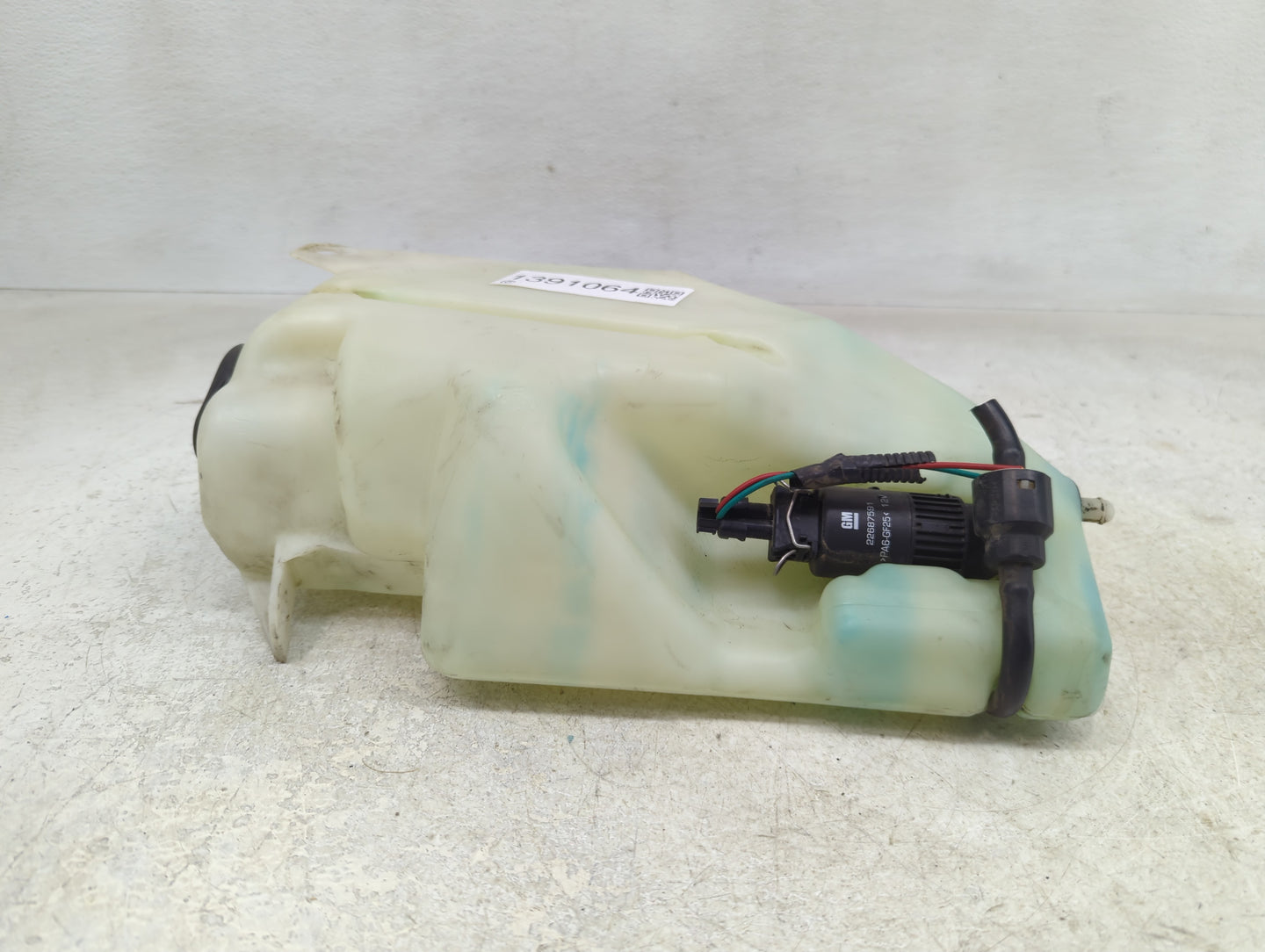 2002-2007 Saturn Vue Windshield Washer Fluid Reservoir Bottle Oem - Oemusedautoparts1.com