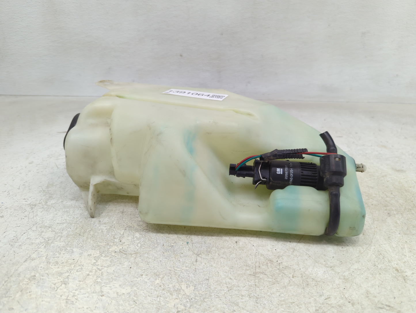 2002-2007 Saturn Vue Windshield Washer Fluid Reservoir Bottle Oem - Oemusedautoparts1.com