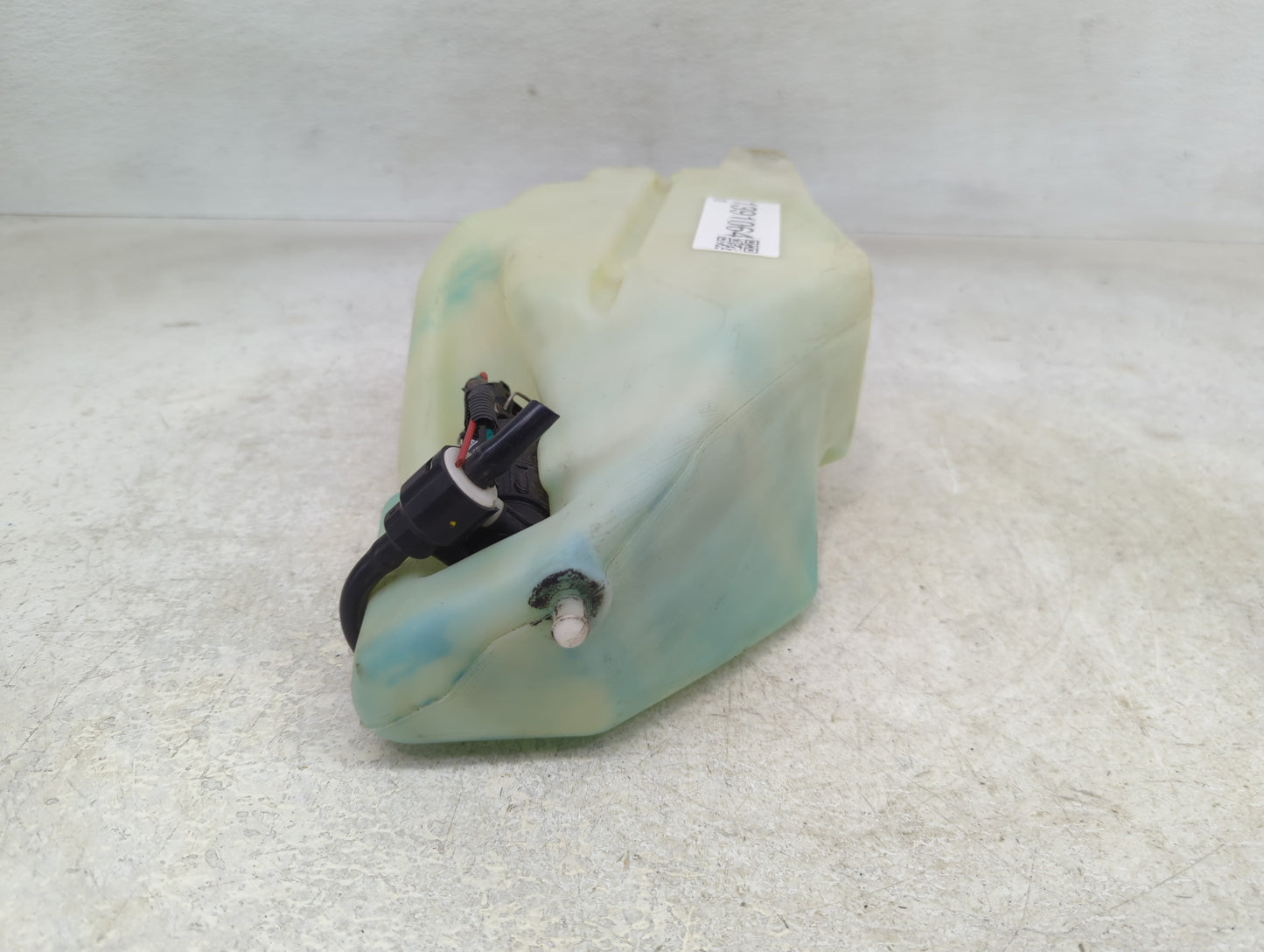 2002-2007 Saturn Vue Windshield Washer Fluid Reservoir Bottle Oem - Oemusedautoparts1.com