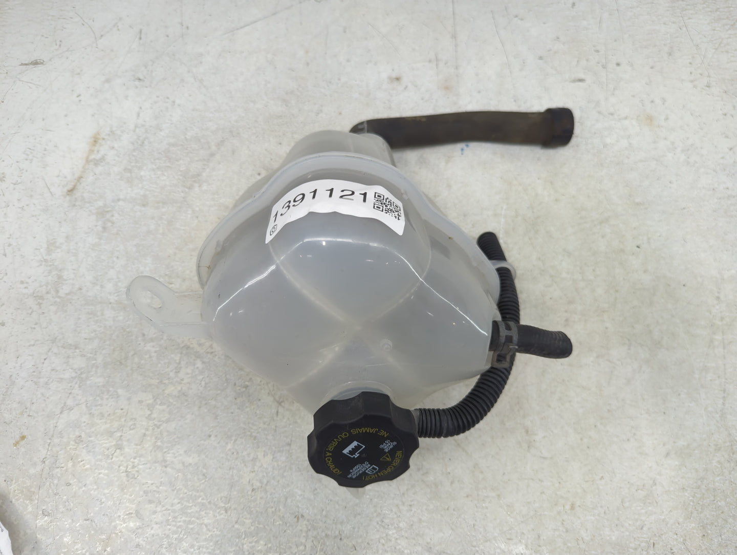 2002-2007 Saturn Vue Radiator Coolant Overflow Expansion Tank Bottle 1391121 - Oemusedautoparts1.com