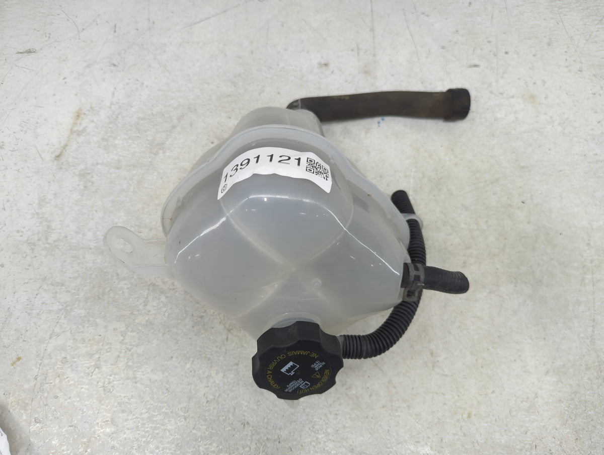 2002-2007 Saturn Vue Radiator Coolant Overflow Expansion Tank Bottle 1391121 - Oemusedautoparts1.com