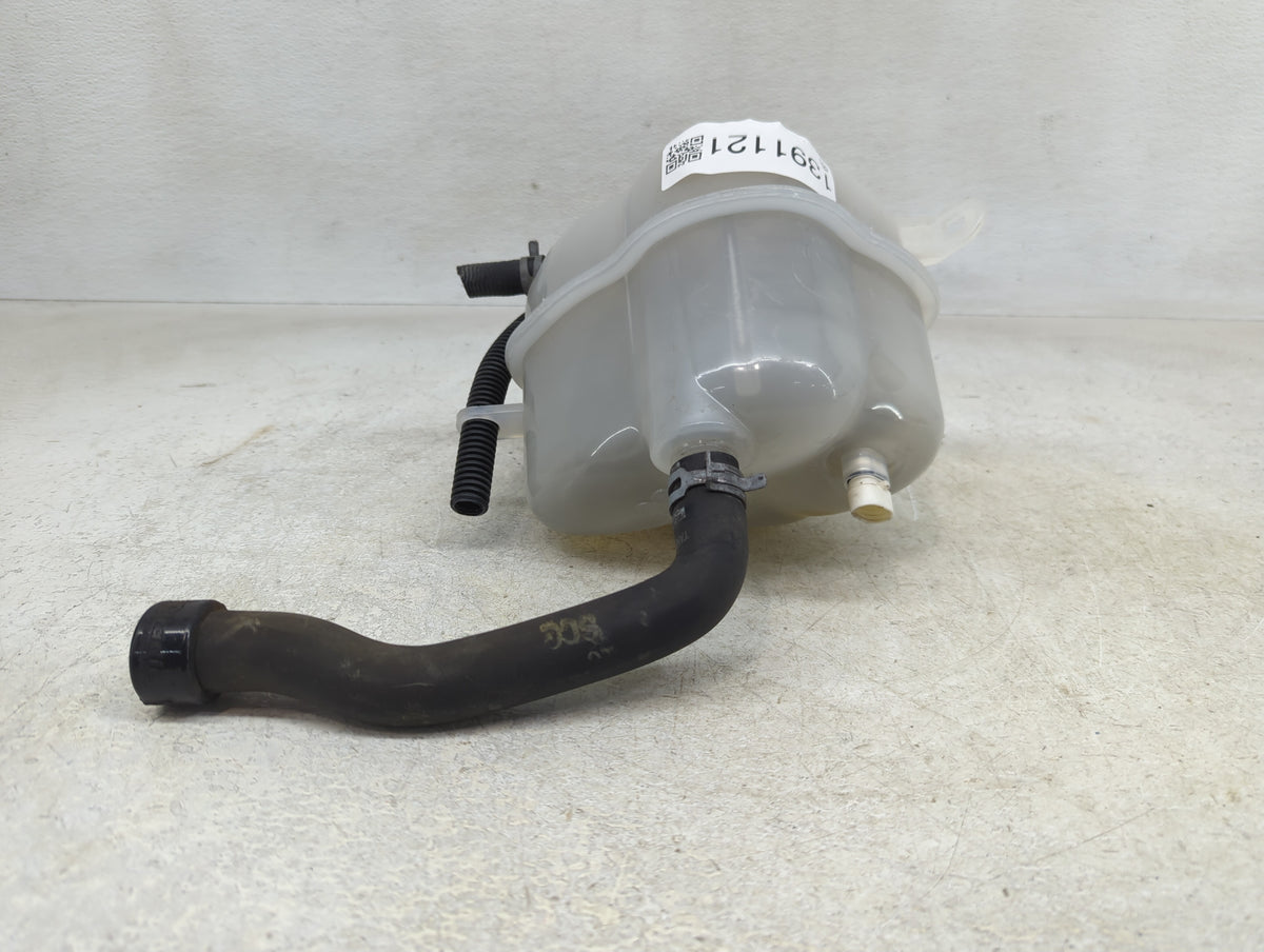 2002-2007 Saturn Vue Radiator Coolant Overflow Expansion Tank Bottle 1391121 - Oemusedautoparts1.com