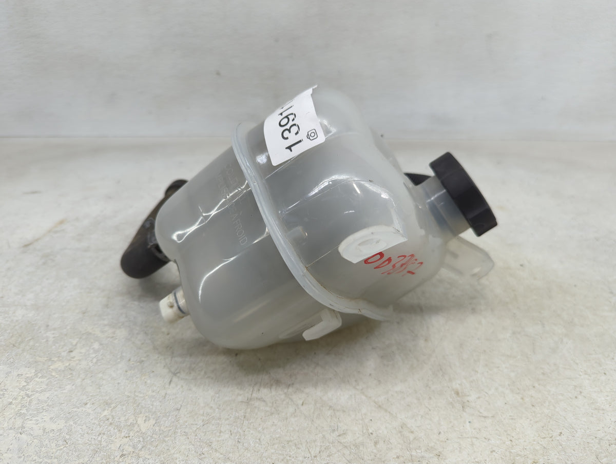 2002-2007 Saturn Vue Radiator Coolant Overflow Expansion Tank Bottle 1391121 - Oemusedautoparts1.com
