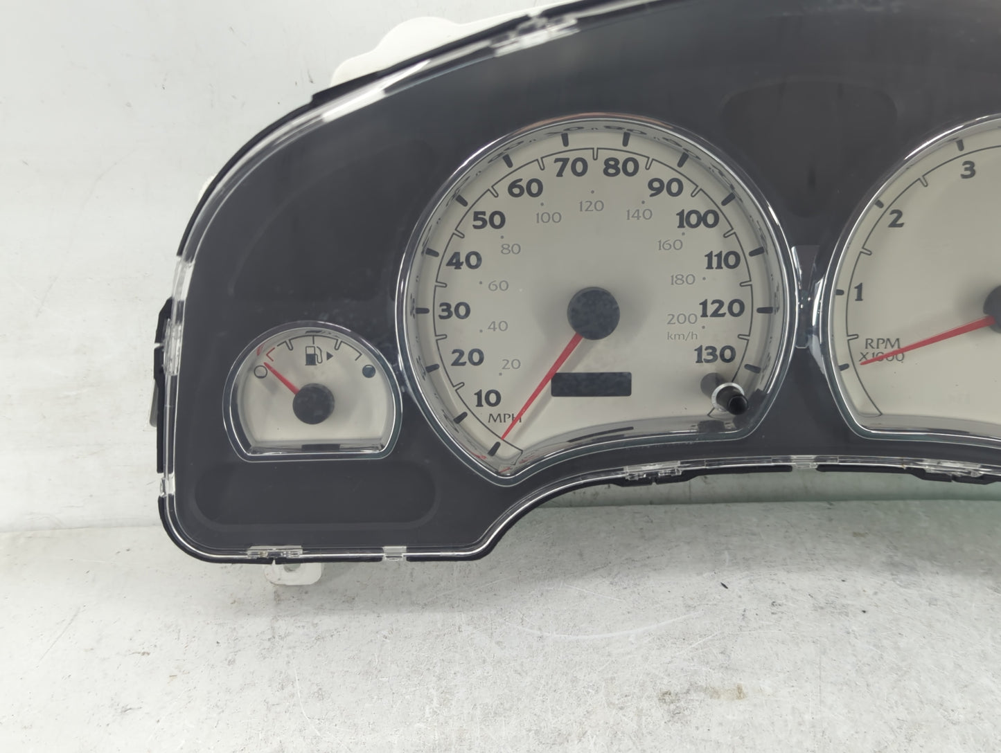 2006-2007 Saturn Vue Instrument Cluster Speedometer Gauges P/N:10369366 Fits Fits 2006 2007 OEM Used Auto Parts - Oemusedaut