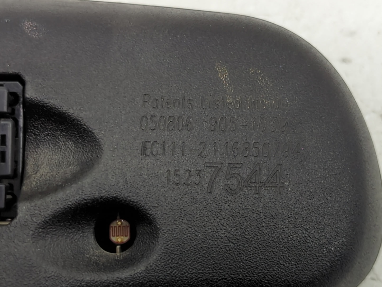 2006-2007 Saturn Vue Interior Rear View Mirror Replacement OEM P/N:15237544 Fits Fits 2001 2002 2003 2004 2005 2006 2007 200