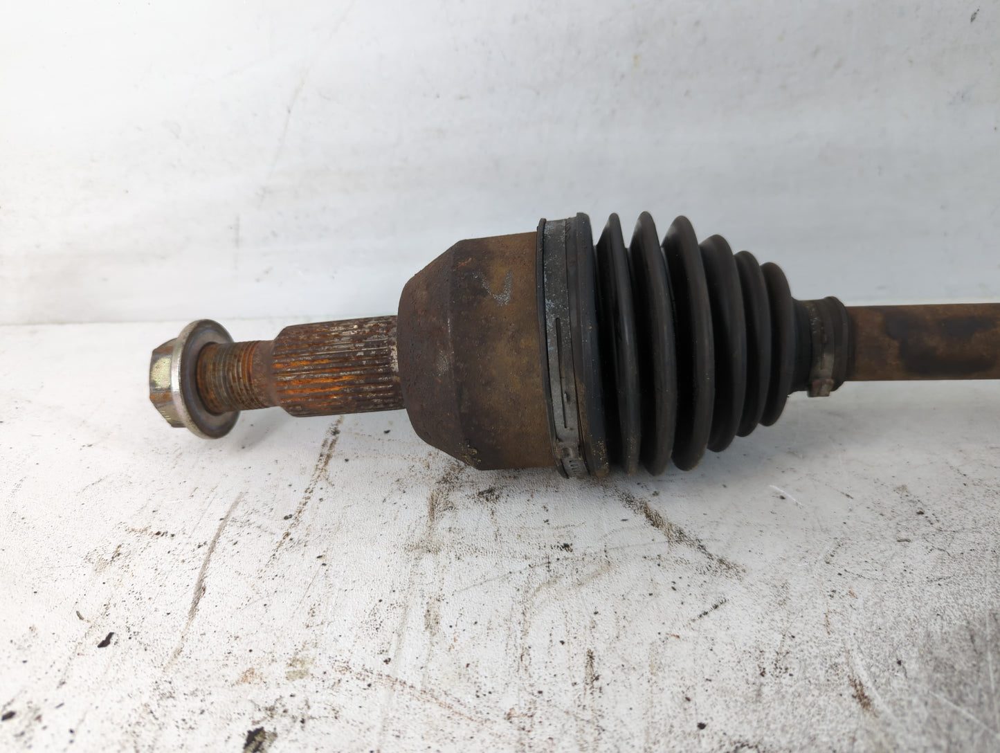 2004-2007 Saturn Vue Axle Shaft Front Driver Cv C/v - Oemusedautoparts1.com