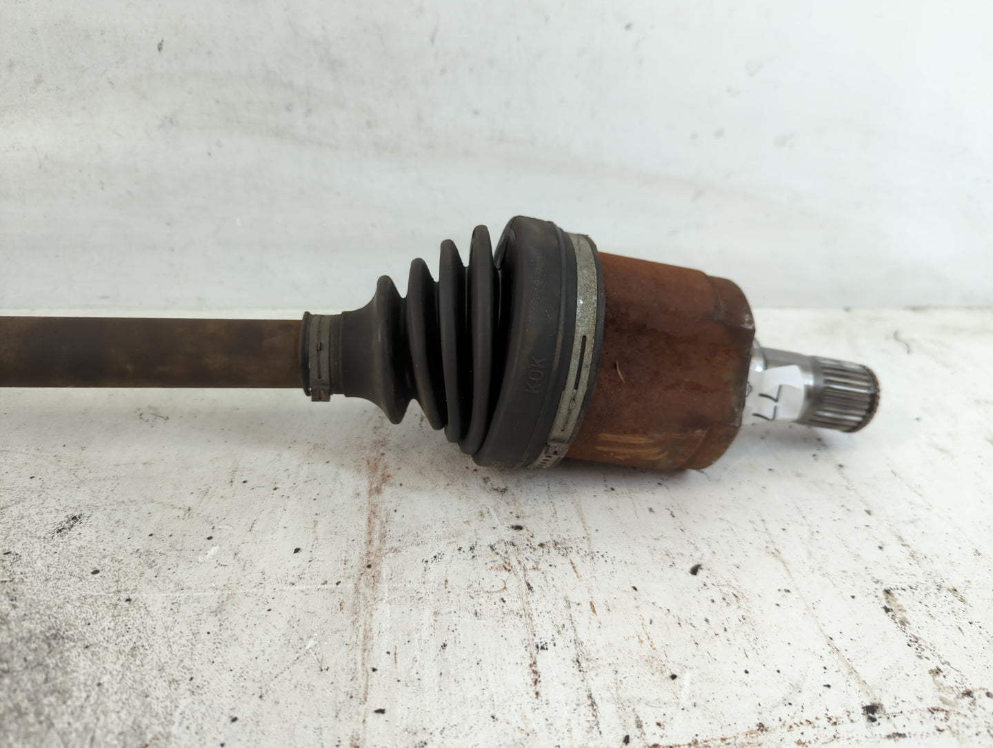 2004-2007 Saturn Vue Axle Shaft Front Driver Cv C/v - Oemusedautoparts1.com