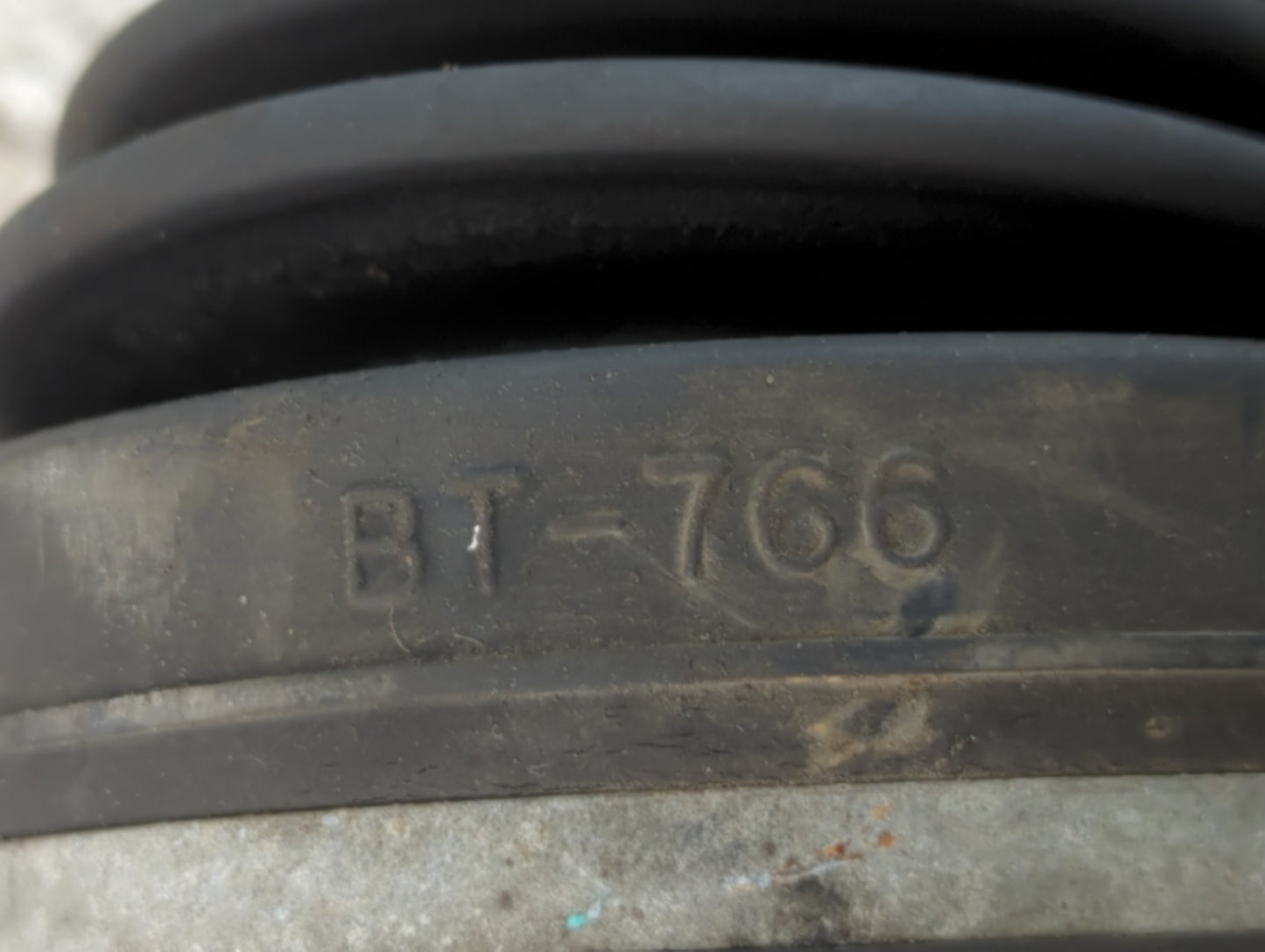 2004-2007 Saturn Vue Axle Shaft Front Driver Cv C/v - Oemusedautoparts1.com