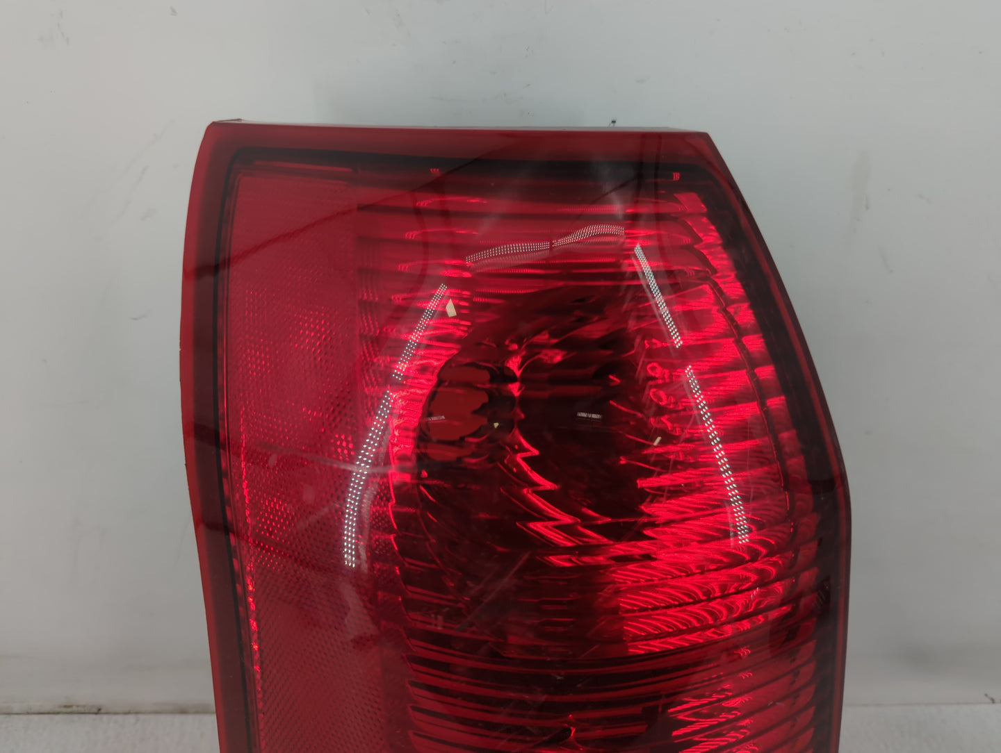 2004-2007 Saturn Vue Tail Light Assembly Driver Left OEM P/N:22711437 Fits Fits 2004 2005 2006 2007 OEM Used Auto Parts - Oe