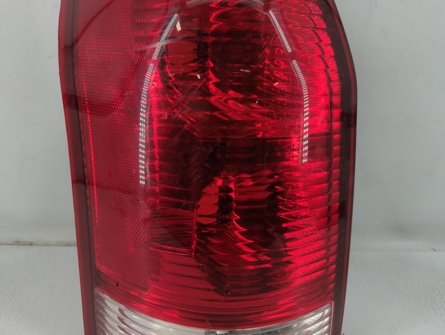 2004-2007 Saturn Vue Tail Light Assembly Driver Left OEM P/N:22711437 Fits Fits 2004 2005 2006 2007 OEM Used Auto Parts - Oe