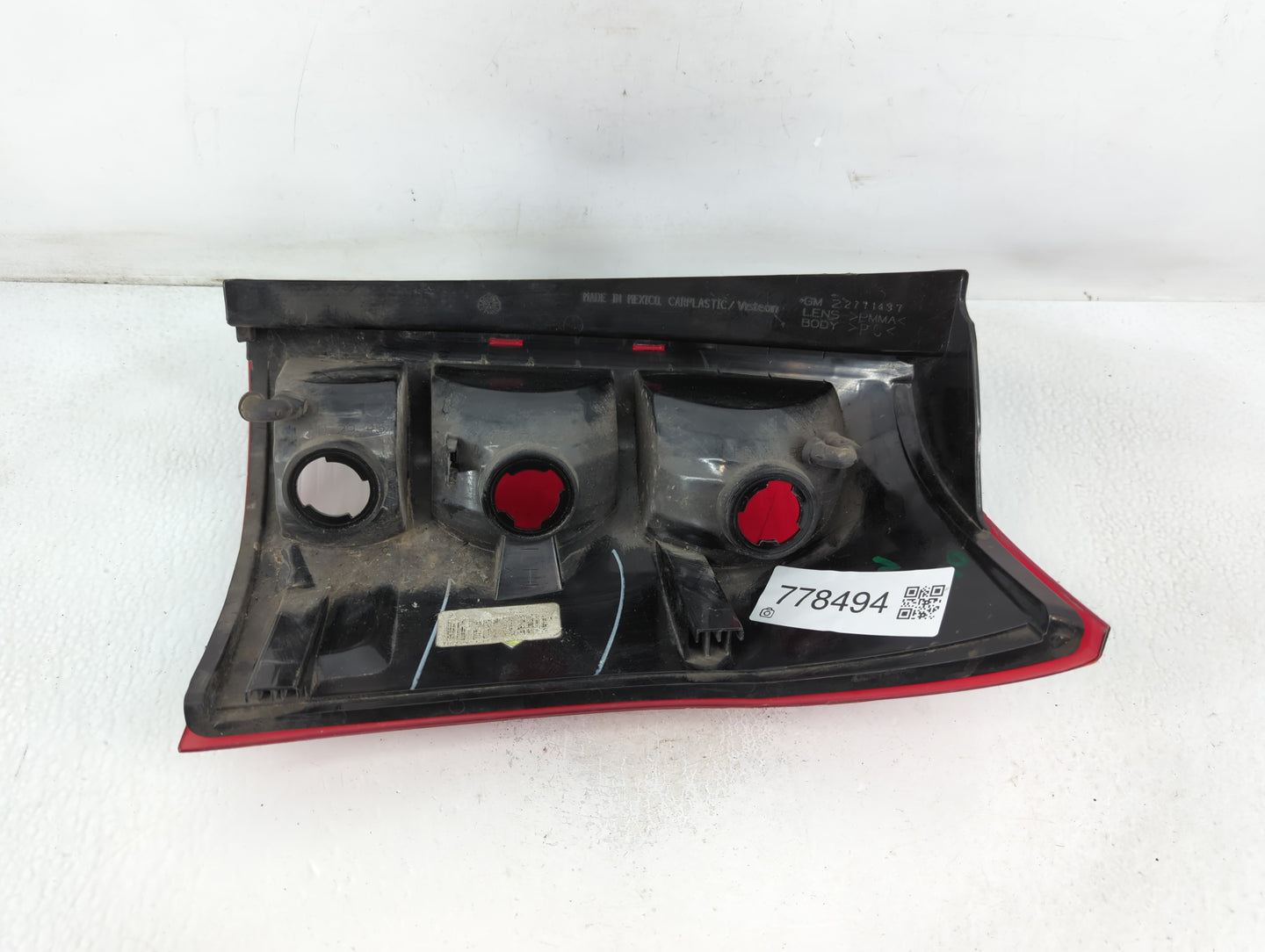 2004-2007 Saturn Vue Tail Light Assembly Driver Left OEM P/N:22711437 Fits Fits 2004 2005 2006 2007 OEM Used Auto Parts - Oe