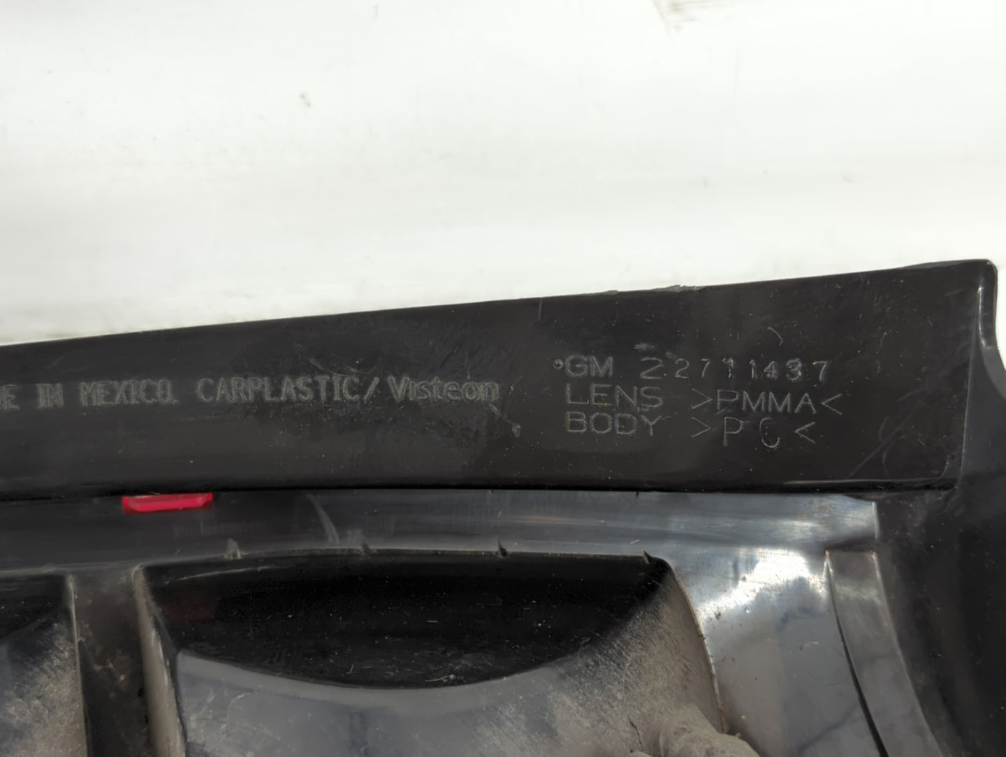 2004-2007 Saturn Vue Tail Light Assembly Driver Left OEM P/N:22711437 Fits Fits 2004 2005 2006 2007 OEM Used Auto Parts - Oe