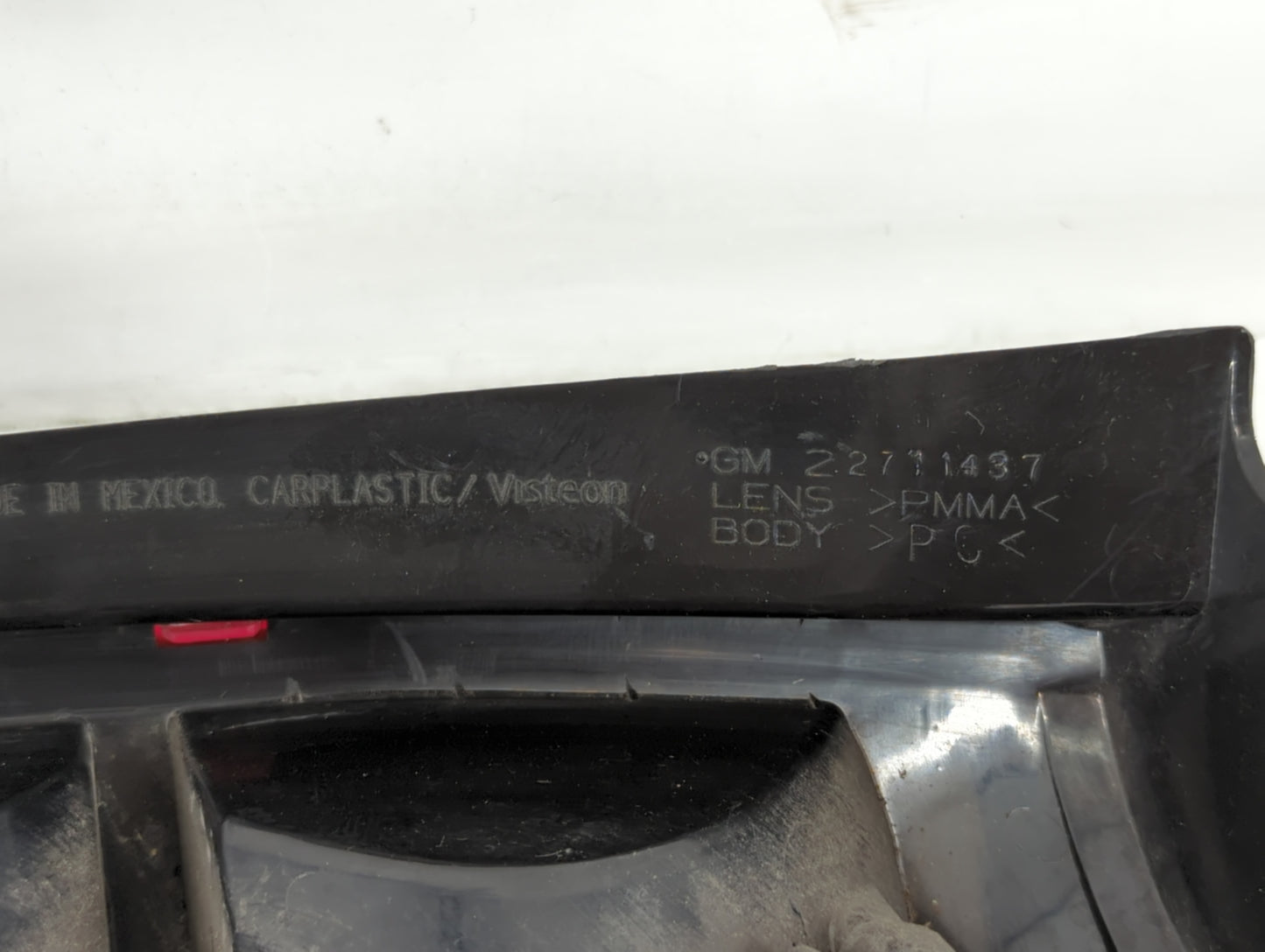 2004-2007 Saturn Vue Tail Light Assembly Driver Left OEM P/N:22711437 Fits Fits 2004 2005 2006 2007 OEM Used Auto Parts - Oe