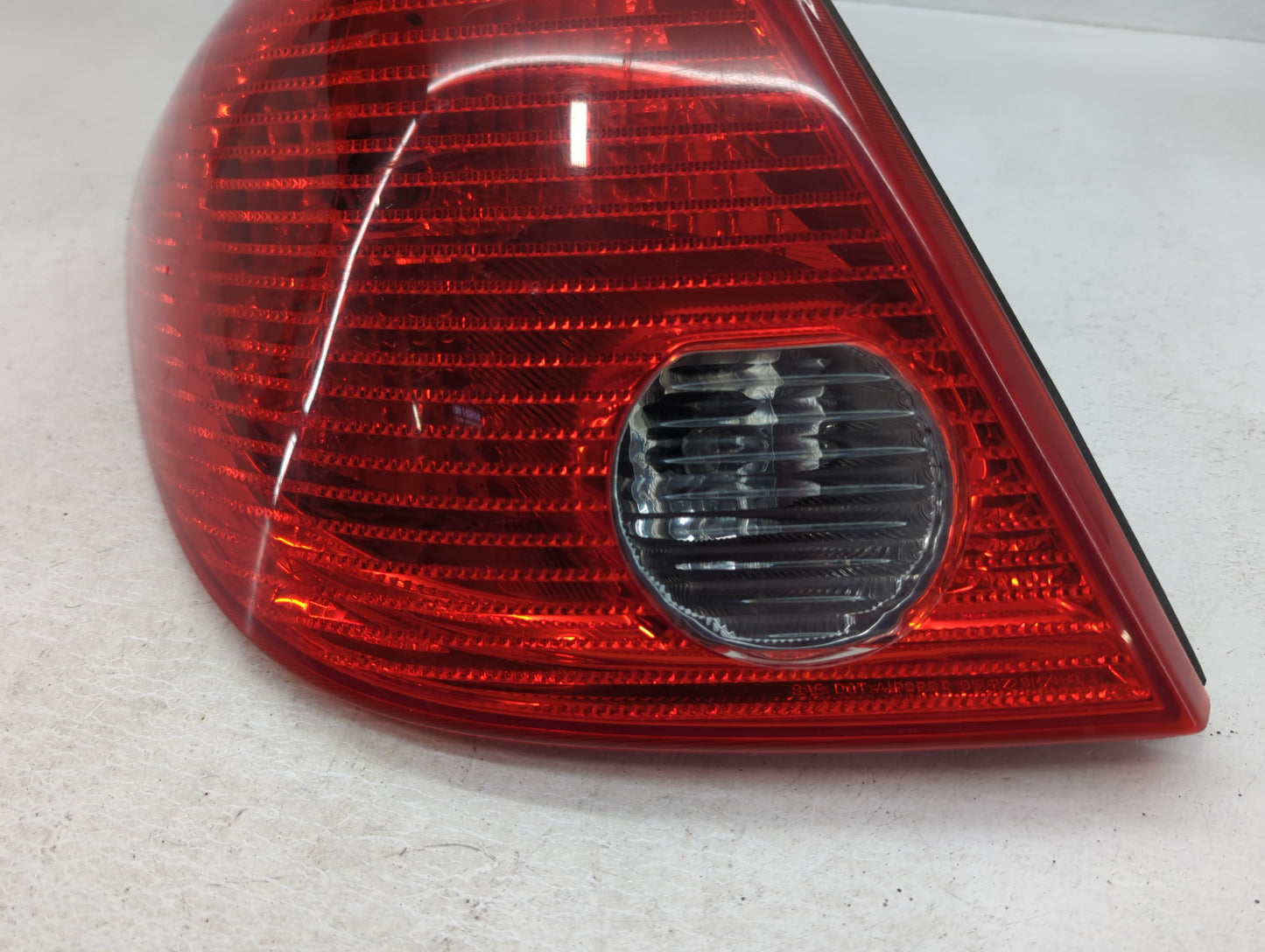 2004-2007 Saturn Vue Tail Light Assembly Driver Left OEM P/N:15242809 Fits Fits 2004 2005 2006 2007 OEM Used Auto Parts - Oe