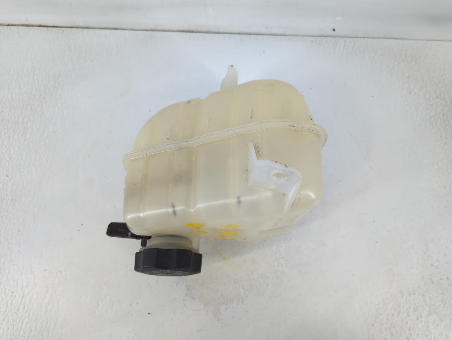 2002-2007 Saturn Vue Radiator Coolant Overflow Expansion Tank Bottle - Oemusedautoparts1.com