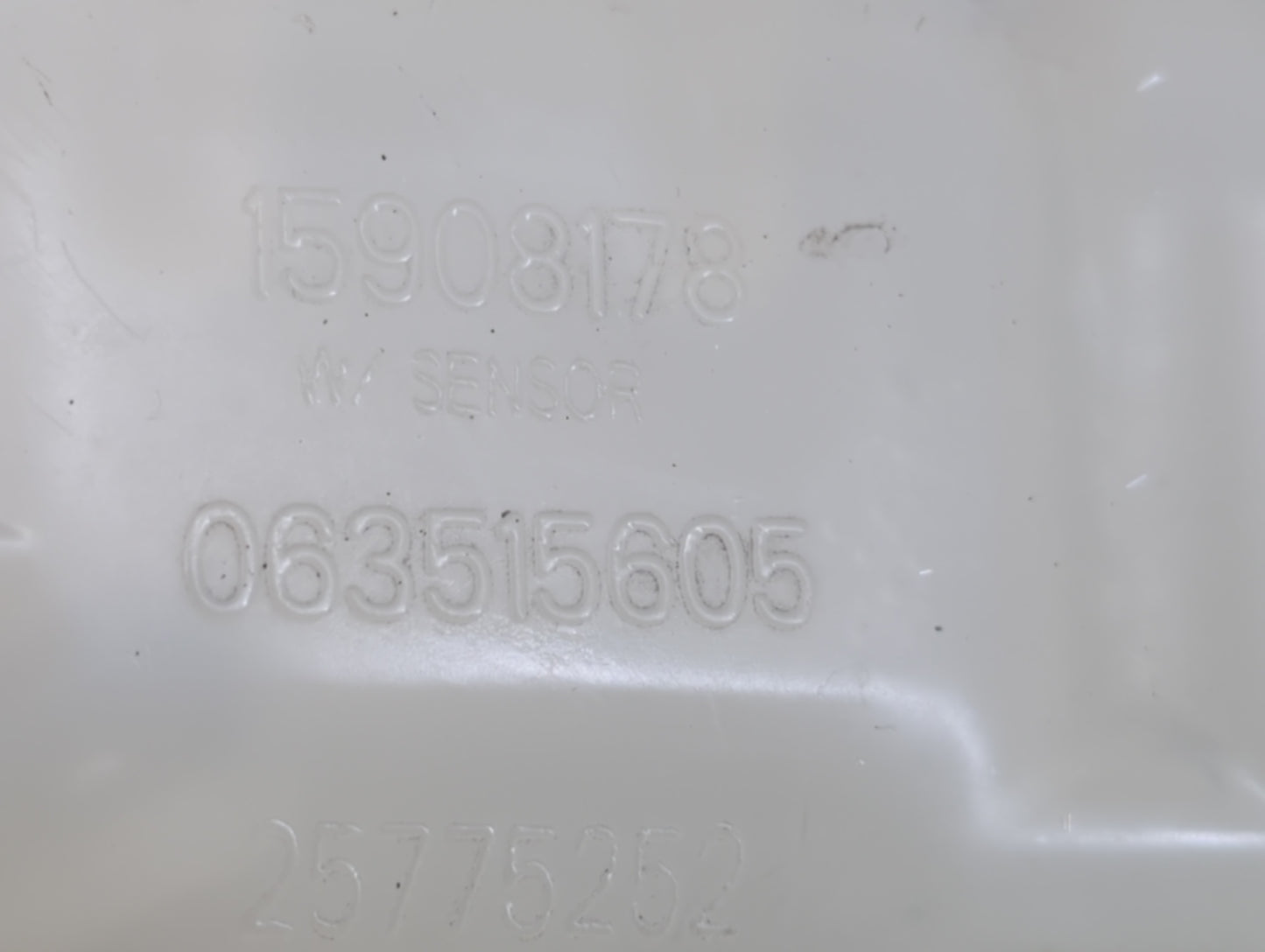 2002-2007 Saturn Vue Radiator Coolant Overflow Expansion Tank Bottle - Oemusedautoparts1.com