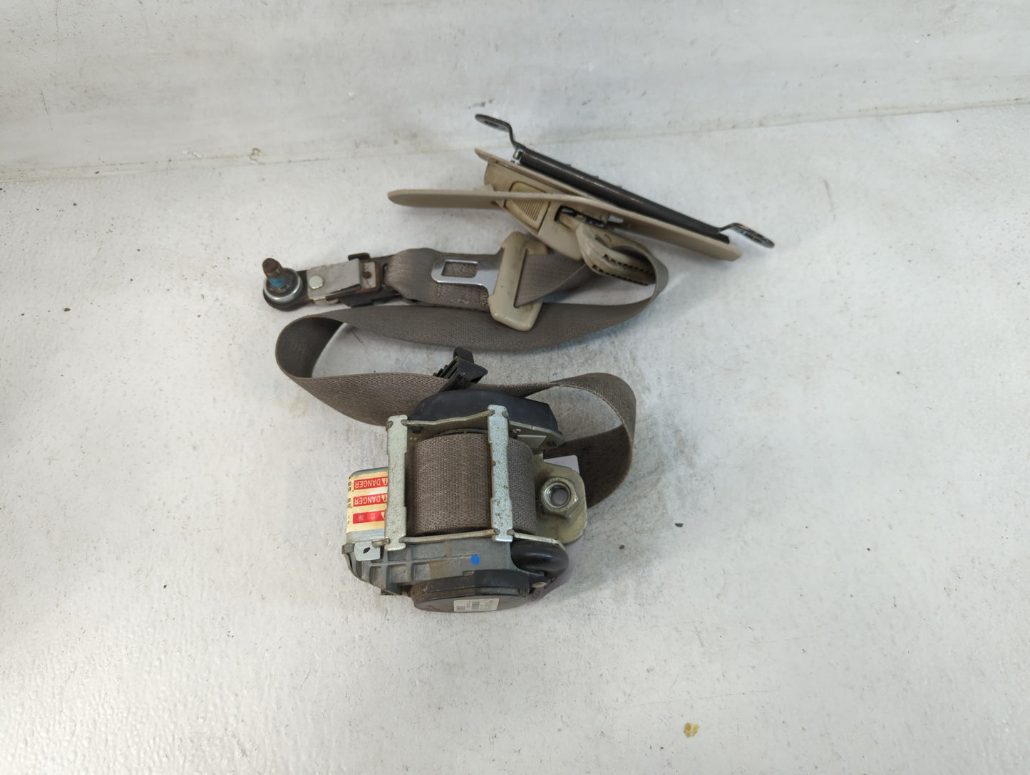 2006-2007 Saturn Vue Passenger Front Seatbelt Retractor - Oemusedautoparts1.com