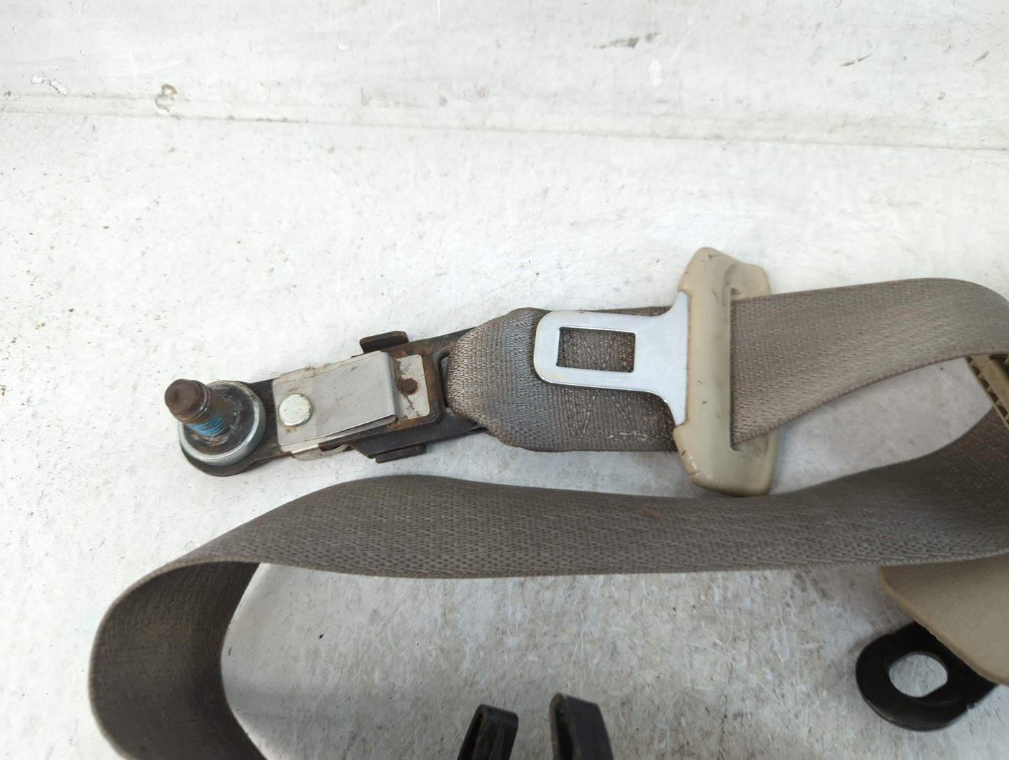 2006-2007 Saturn Vue Passenger Front Seatbelt Retractor - Oemusedautoparts1.com