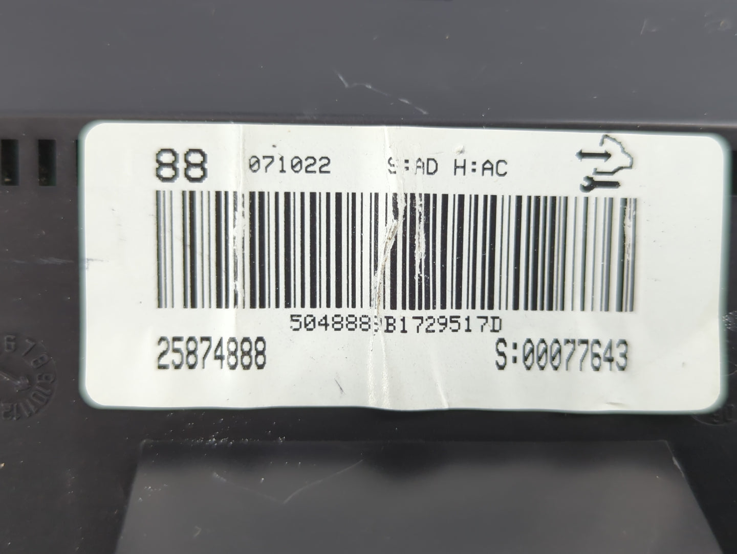 2006 Saturn Vue Instrument Cluster Speedometer Gauges P/N:25874888 Fits OEM Used Auto Parts - Oemusedautoparts1.com