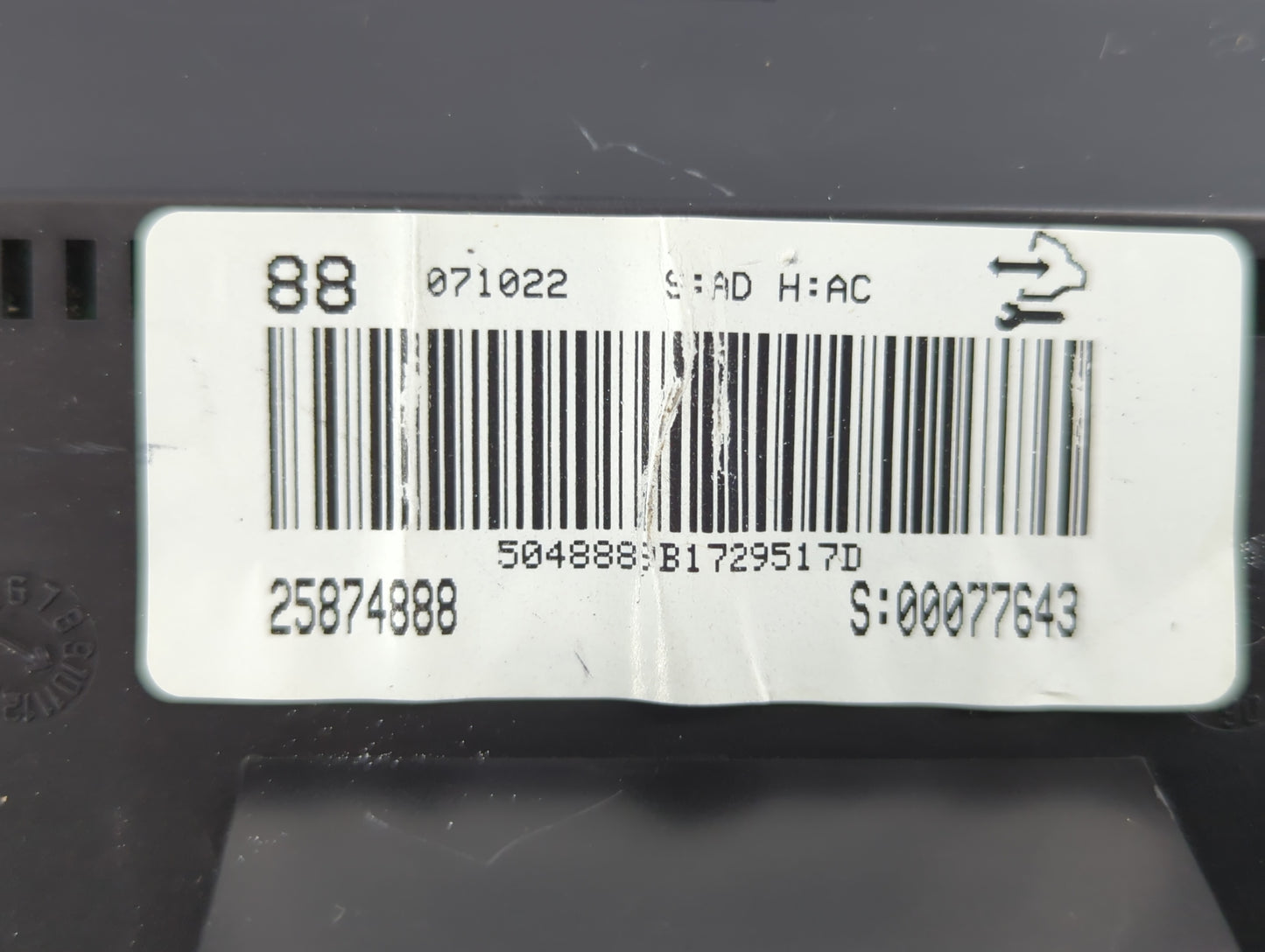 2006 Saturn Vue Instrument Cluster Speedometer Gauges P/N:25874888 Fits OEM Used Auto Parts - Oemusedautoparts1.com