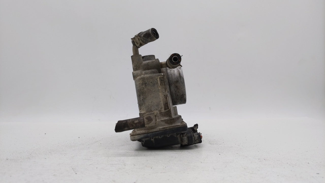 2005-2006 Scion Tc Throttle Body P/N:22030-28060 22030-0H020 Fits Fits 2004 2005 2006 2007 OEM Used Auto Parts - Oemusedauto