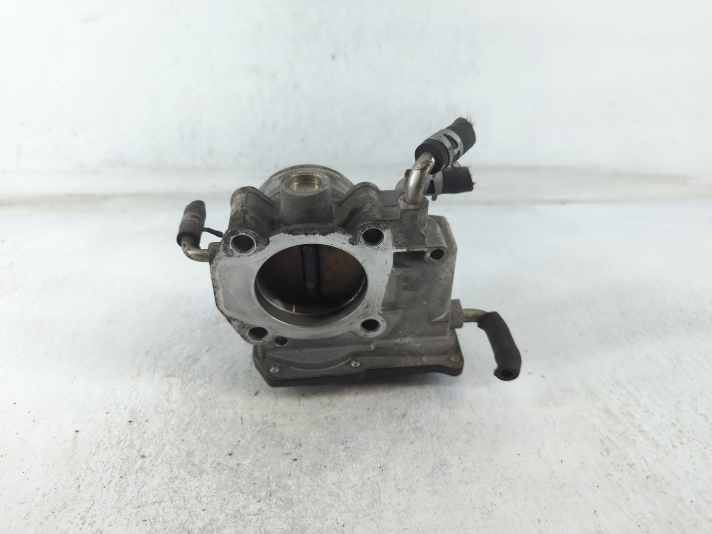 2005-2006 Scion Tc Throttle Body P/N:22030-28060 Fits Fits 2004 2005 2006 2007 OEM Used Auto Parts - Oemusedautoparts1.com