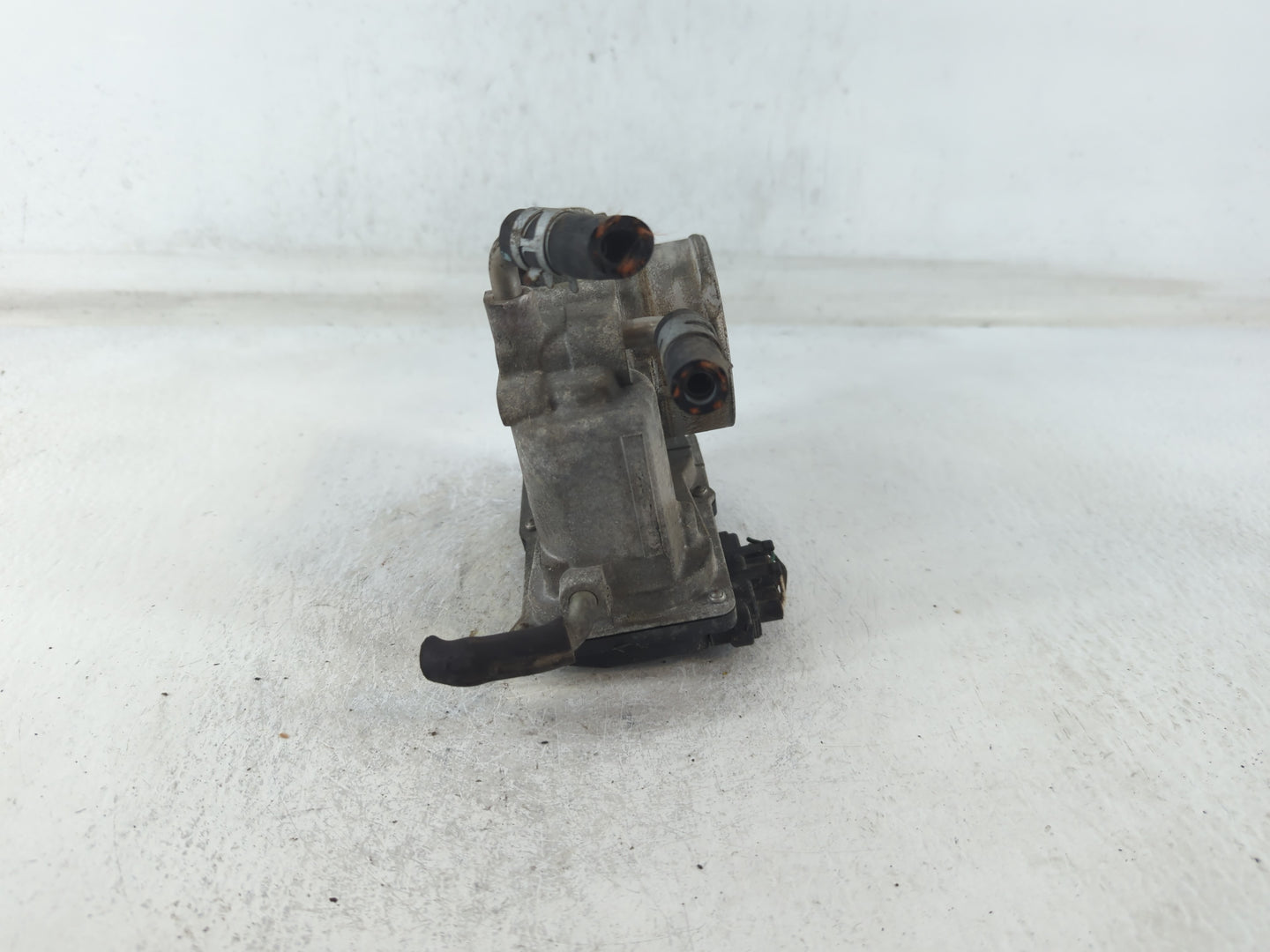 2005-2006 Scion Tc Throttle Body P/N:22030-28060 Fits Fits 2004 2005 2006 2007 OEM Used Auto Parts - Oemusedautoparts1.com