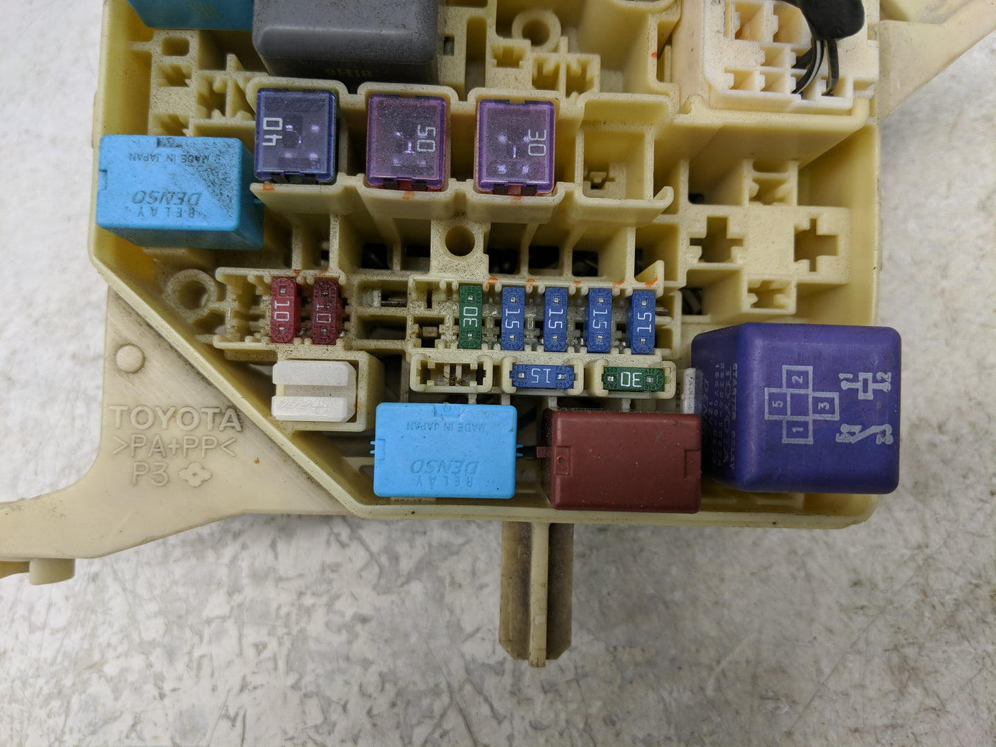 2004-2006 Scion Xa Fusebox Fuse Box Panel Relay Module P/N:82741‑52010 Fits Fits 2004 2005 2006 OEM Used Auto Parts - Oemuse