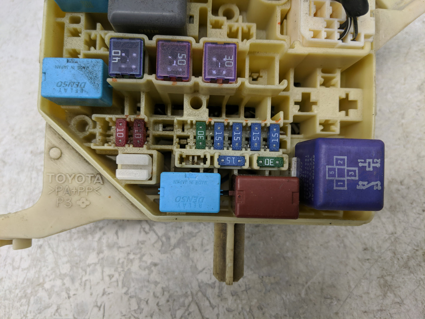 2004-2006 Scion Xa Fusebox Fuse Box Panel Relay Module P/N:82741‑52010 Fits Fits 2004 2005 2006 OEM Used Auto Parts - Oemuse