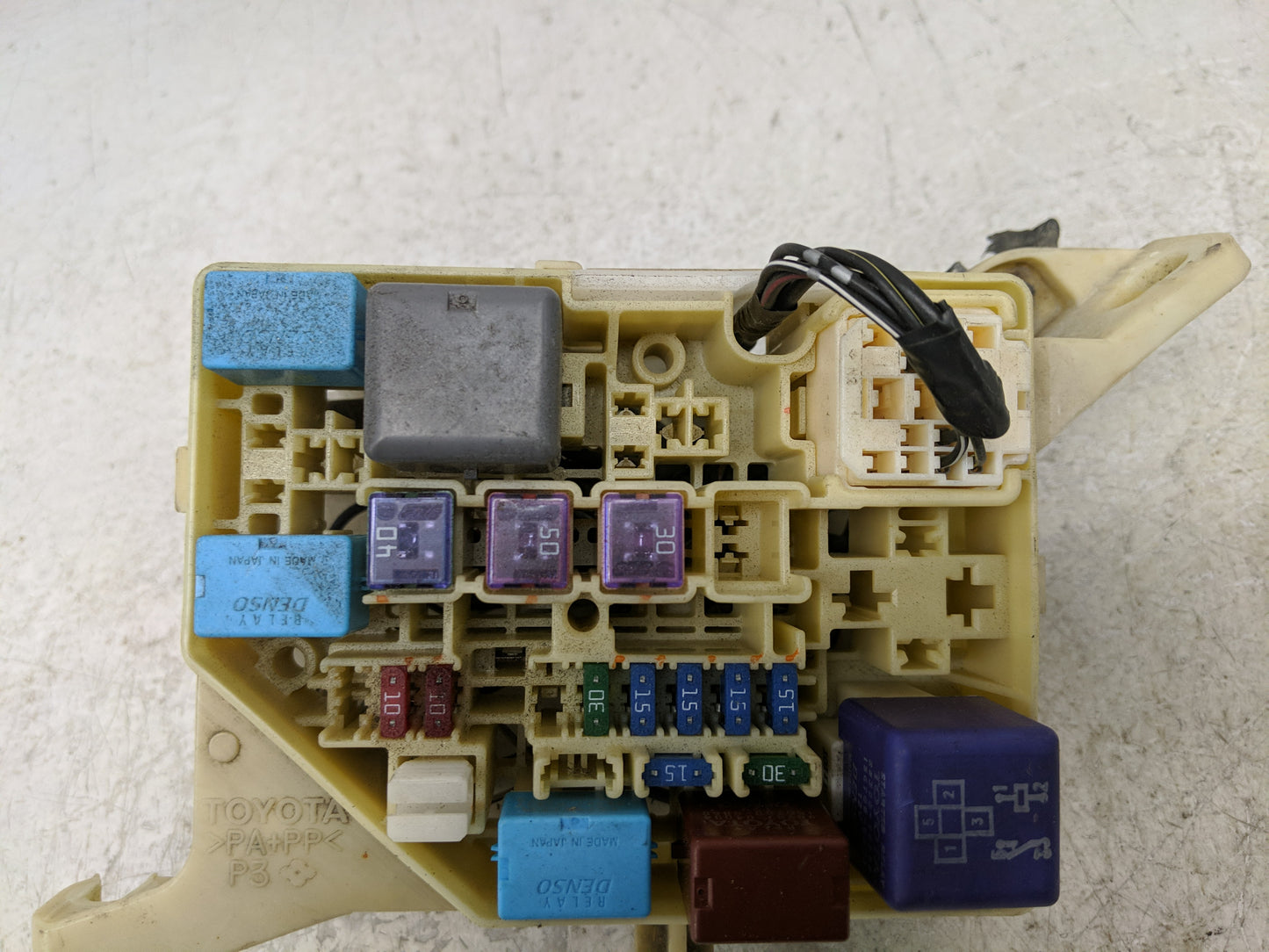 2004-2006 Scion Xa Fusebox Fuse Box Panel Relay Module P/N:82741‑52010 Fits Fits 2004 2005 2006 OEM Used Auto Parts - Oemuse