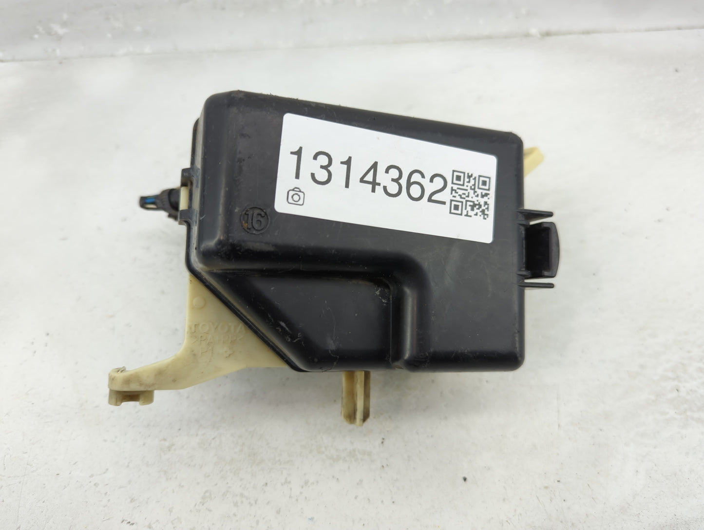 2004-2006 Scion Xa Fusebox Fuse Box Panel Relay Module P/N:82741‑52010 Fits Fits 2004 2005 2006 OEM Used Auto Parts - Oemuse