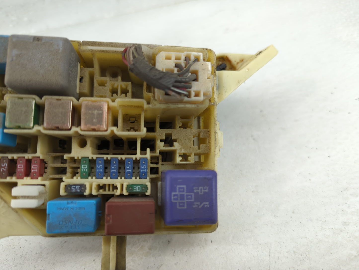 2004-2006 Scion Xa Fusebox Fuse Box Panel Relay Module P/N:82741‑52010 Fits Fits 2004 2005 2006 OEM Used Auto Parts - Oemuse
