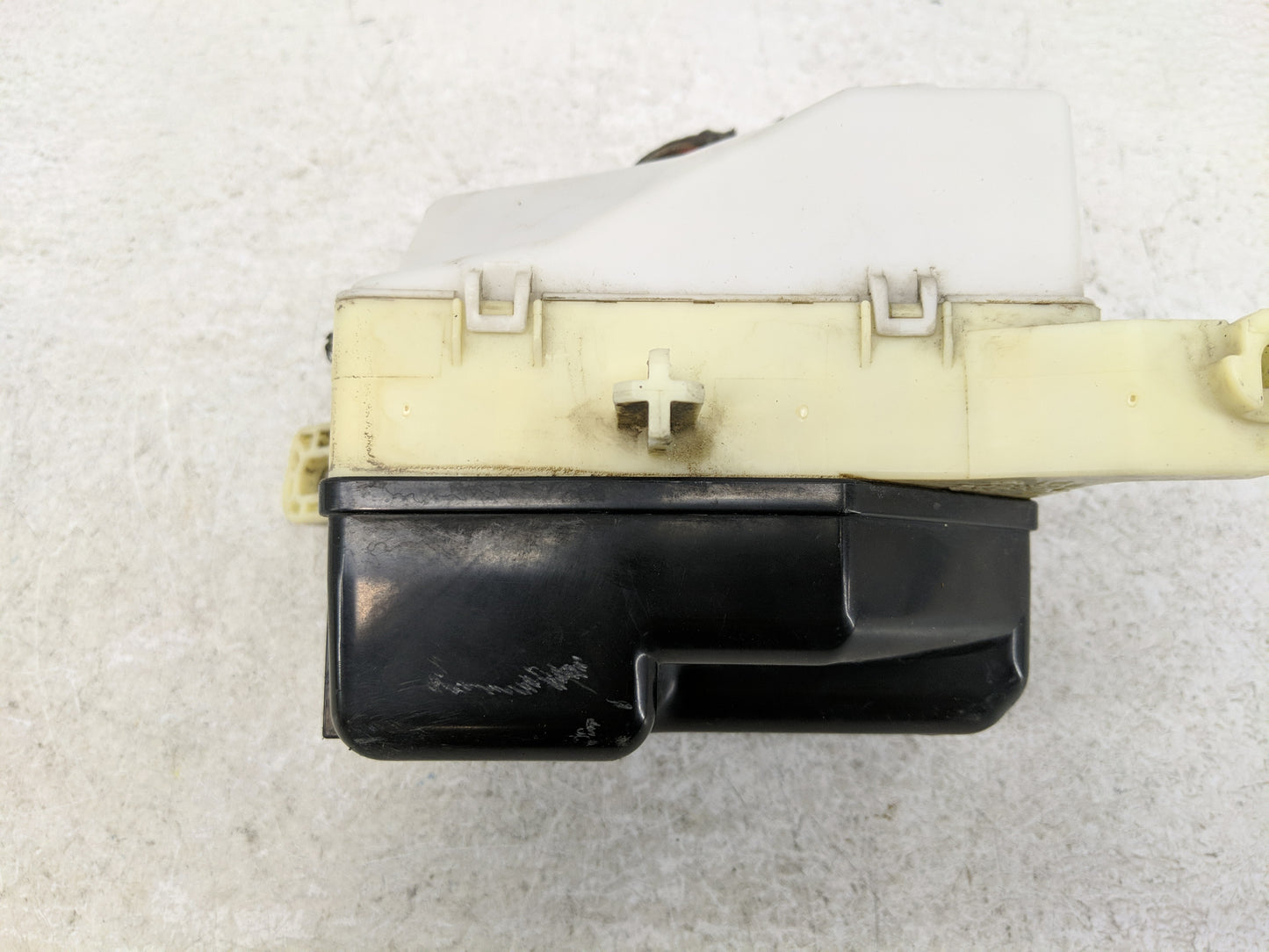 2004-2006 Scion Xb Fusebox Fuse Box Panel Relay Module Fits Fits 2004 2005 2006 OEM Used Auto Parts - Oemusedautoparts1.com