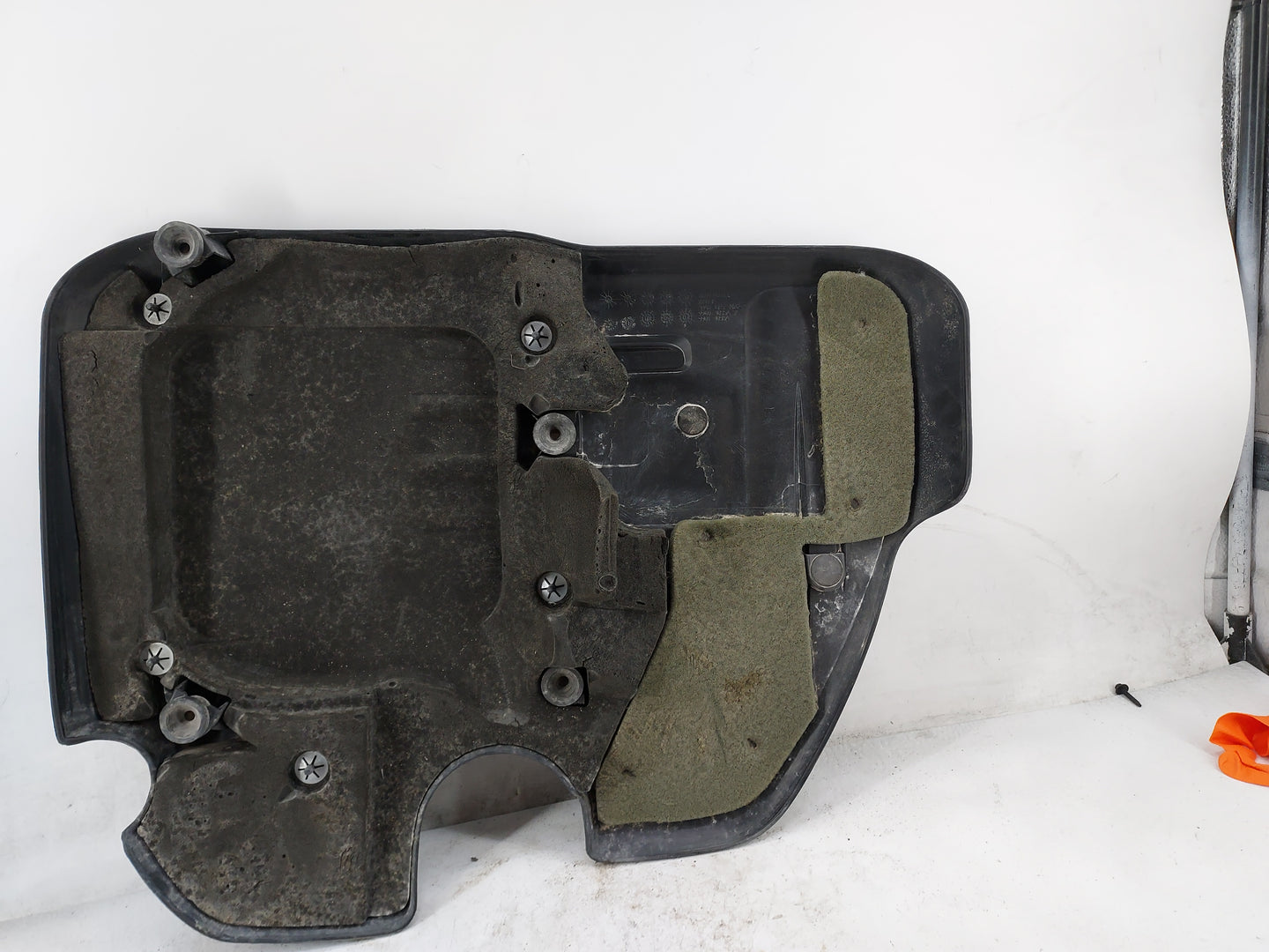 2006 Scion Xb Engine Cover Black - Oemusedautoparts1.com