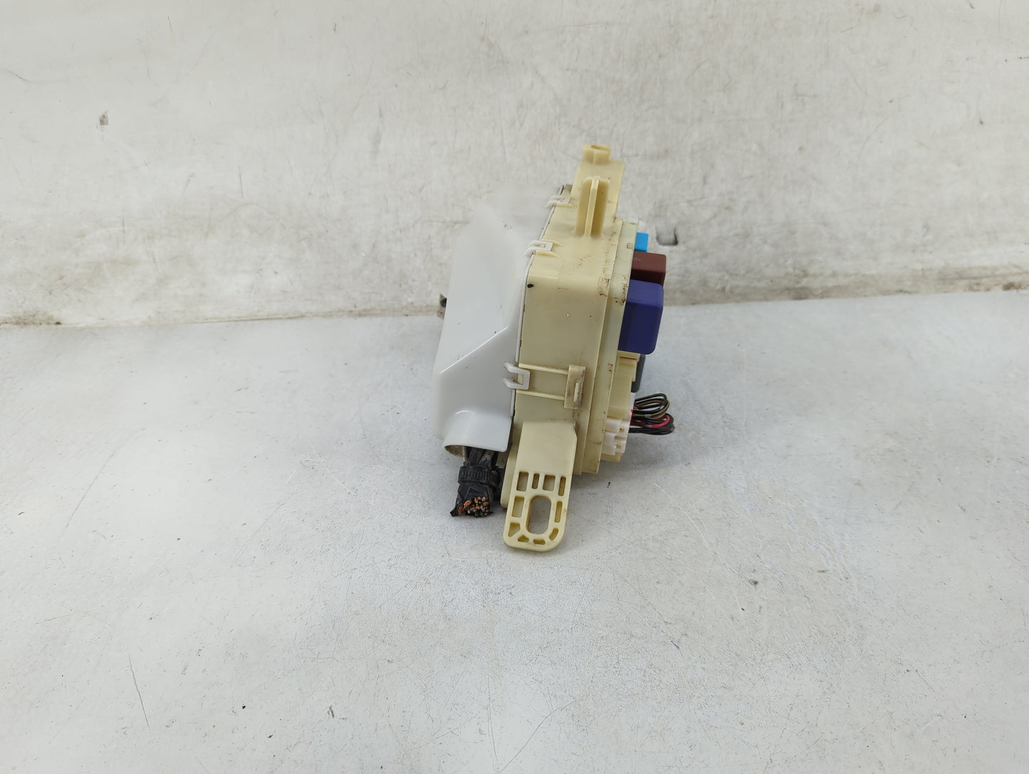 2004-2006 Scion Xb Fusebox Fuse Box Panel Relay Module Fits Fits 2004 2005 2006 OEM Used Auto Parts - Oemusedautoparts1.com