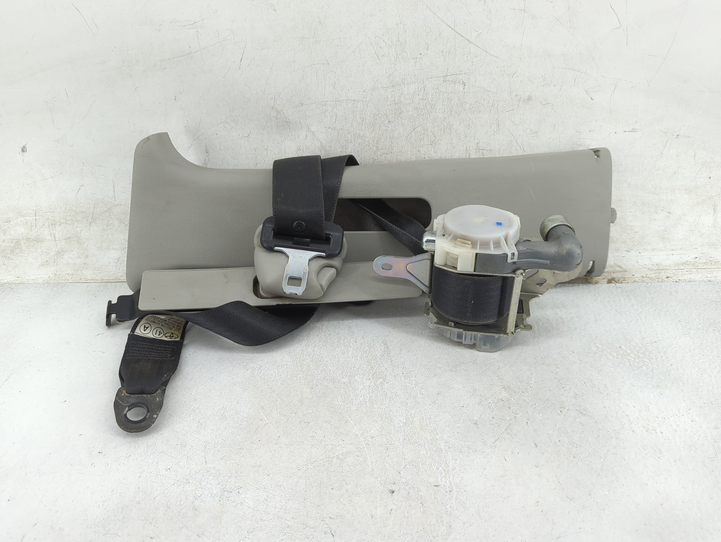 2006-2006 Scion Xb Drvier Front Seatbelt Retractor Beige - Oemusedautoparts1.com