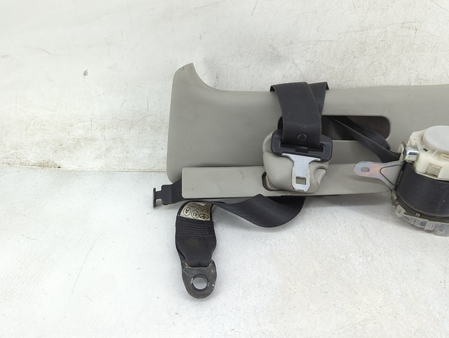 2006-2006 Scion Xb Drvier Front Seatbelt Retractor Beige - Oemusedautoparts1.com