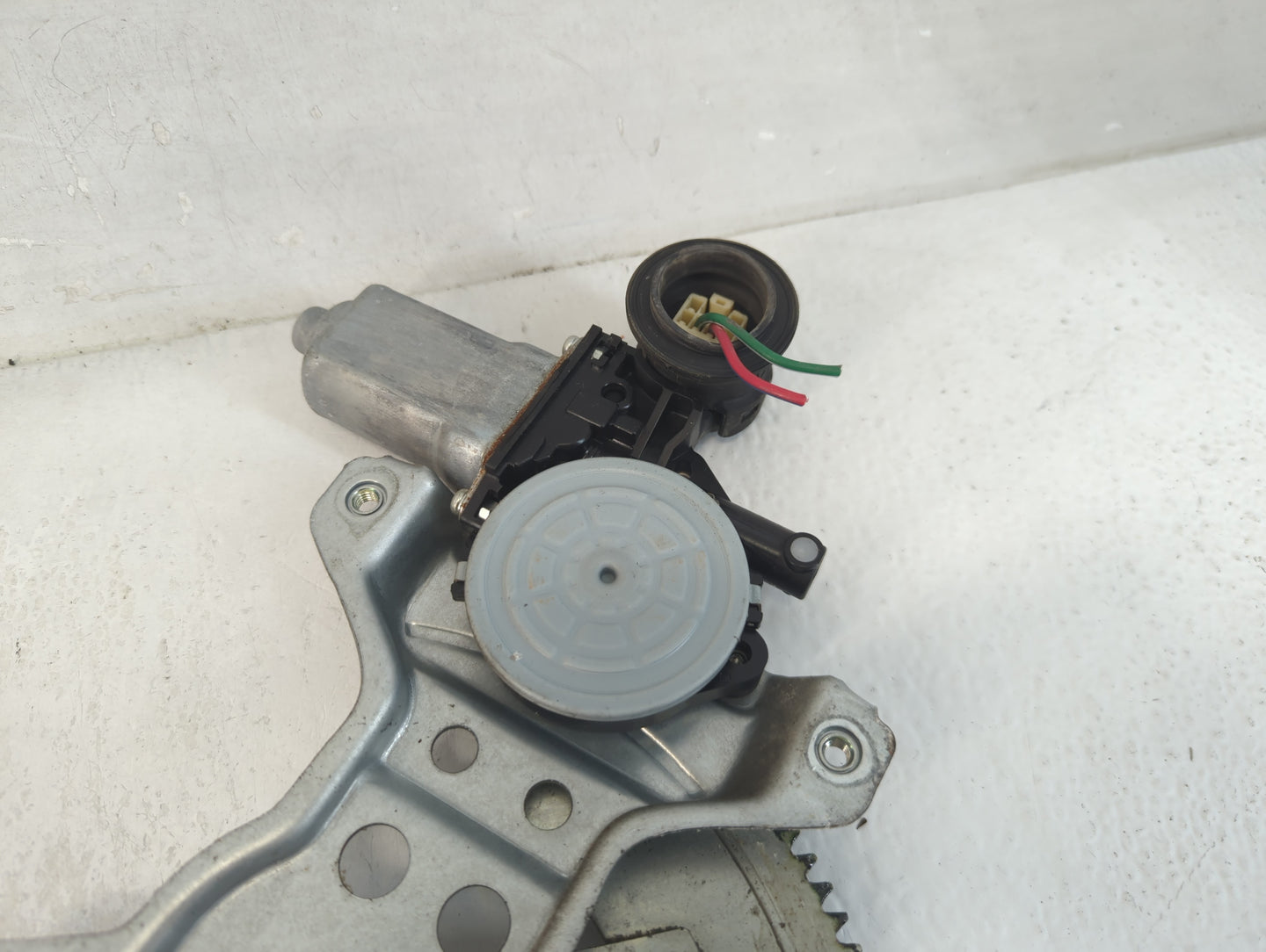 2004-2006 Scion Xb Used Driver Left Front Window Regulator - Oemusedautoparts1.com