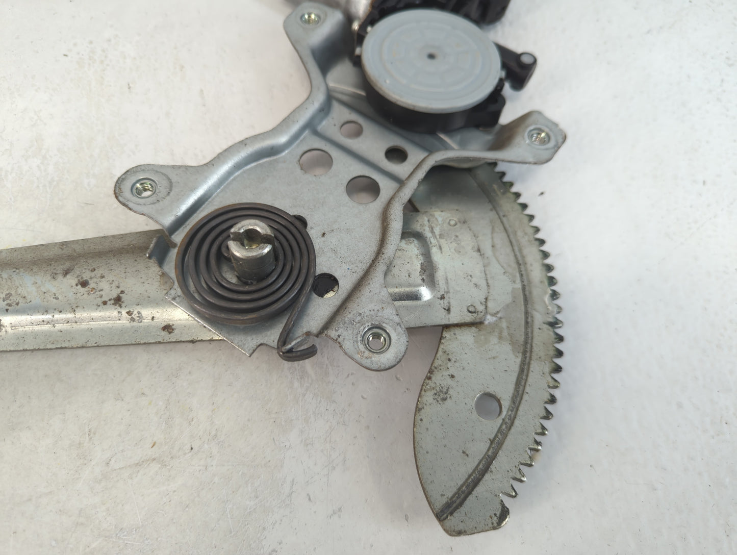 2004-2006 Scion Xb Used Driver Left Front Window Regulator - Oemusedautoparts1.com