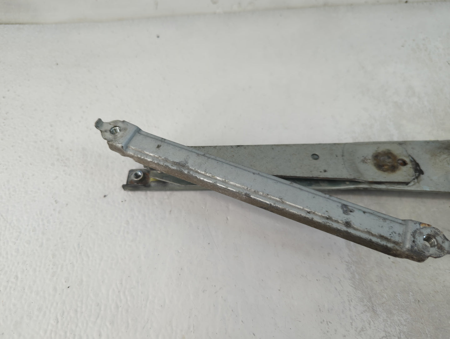 2004-2006 Scion Xb Used Driver Left Front Window Regulator - Oemusedautoparts1.com