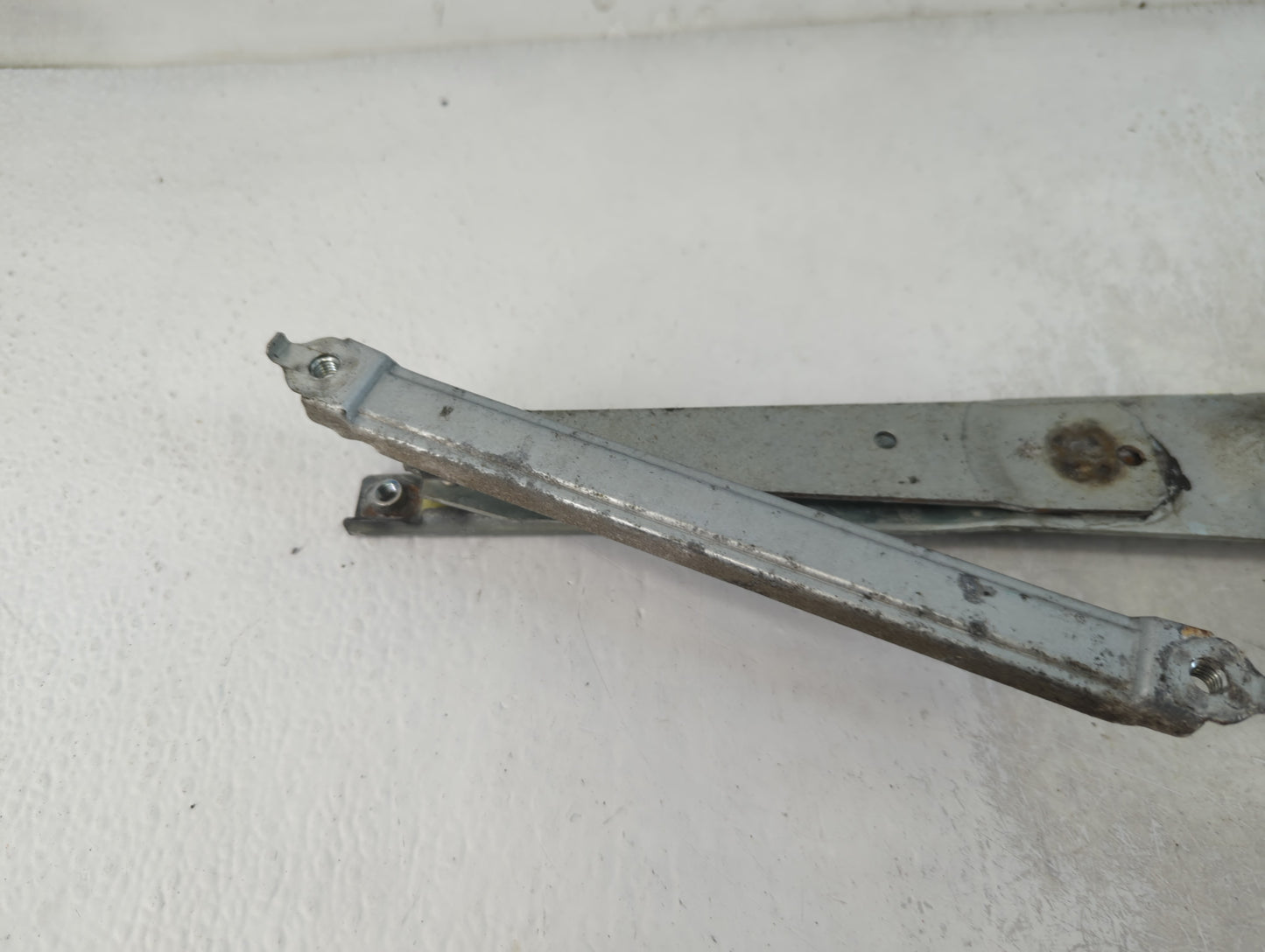 2004-2006 Scion Xb Used Driver Left Front Window Regulator - Oemusedautoparts1.com