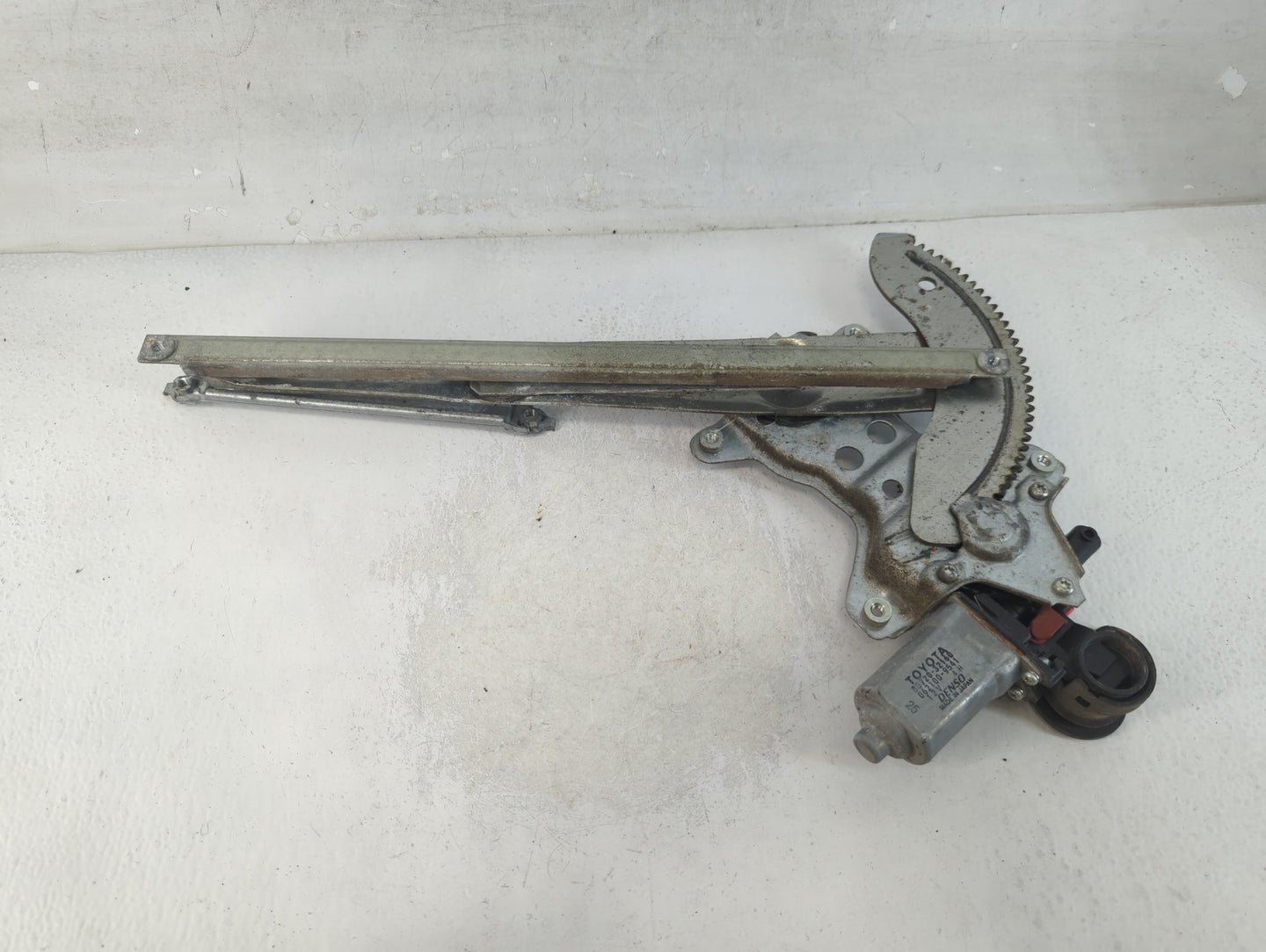 2004-2006 Scion Xb Used Driver Left Front Window Regulator - Oemusedautoparts1.com