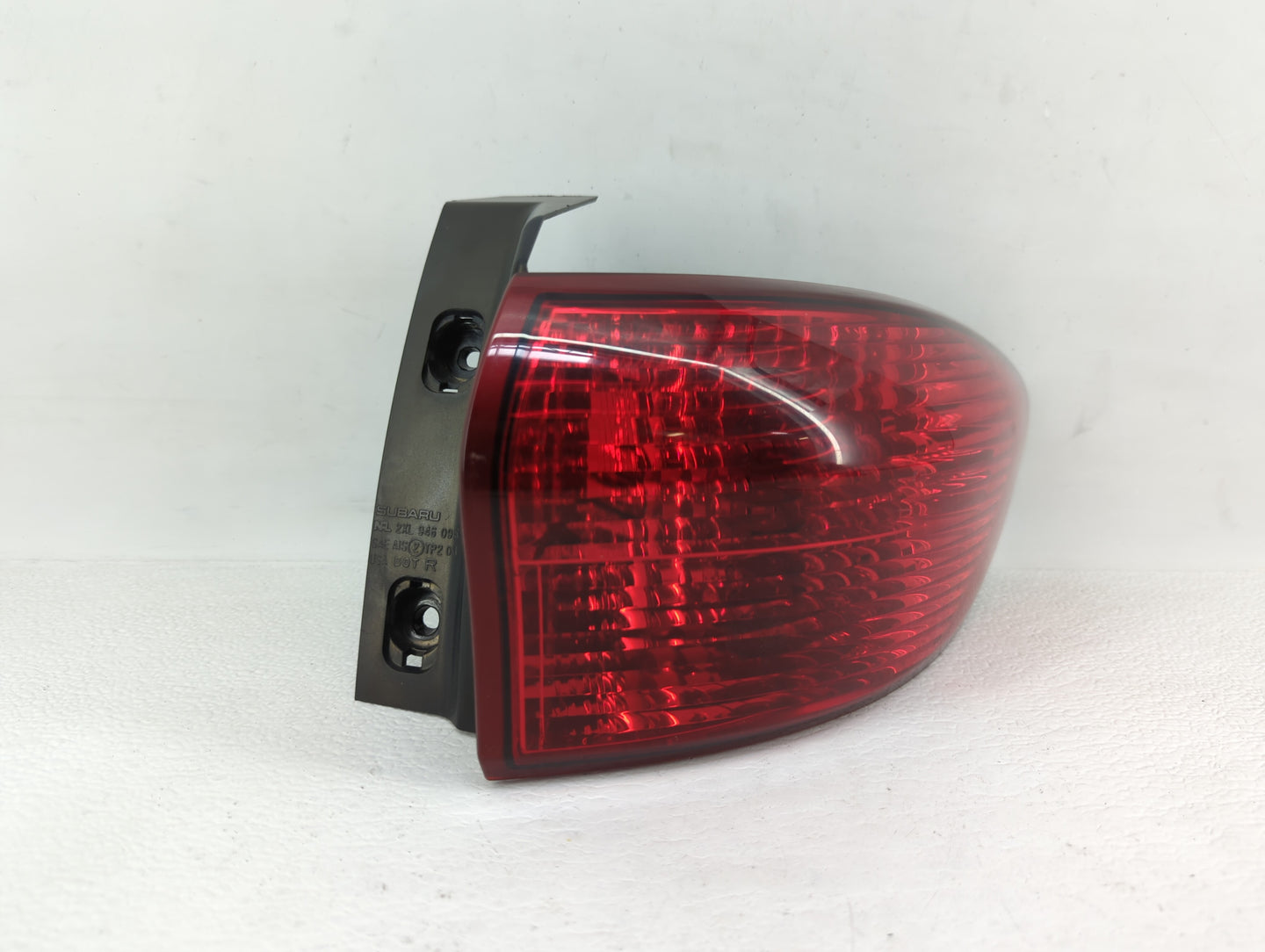 2006 Subaru B9 Tribeca Tail Light Assembly Passenger Right OEM P/N:2XL 946 095 Fits OEM Used Auto Parts - Oemusedautoparts1.