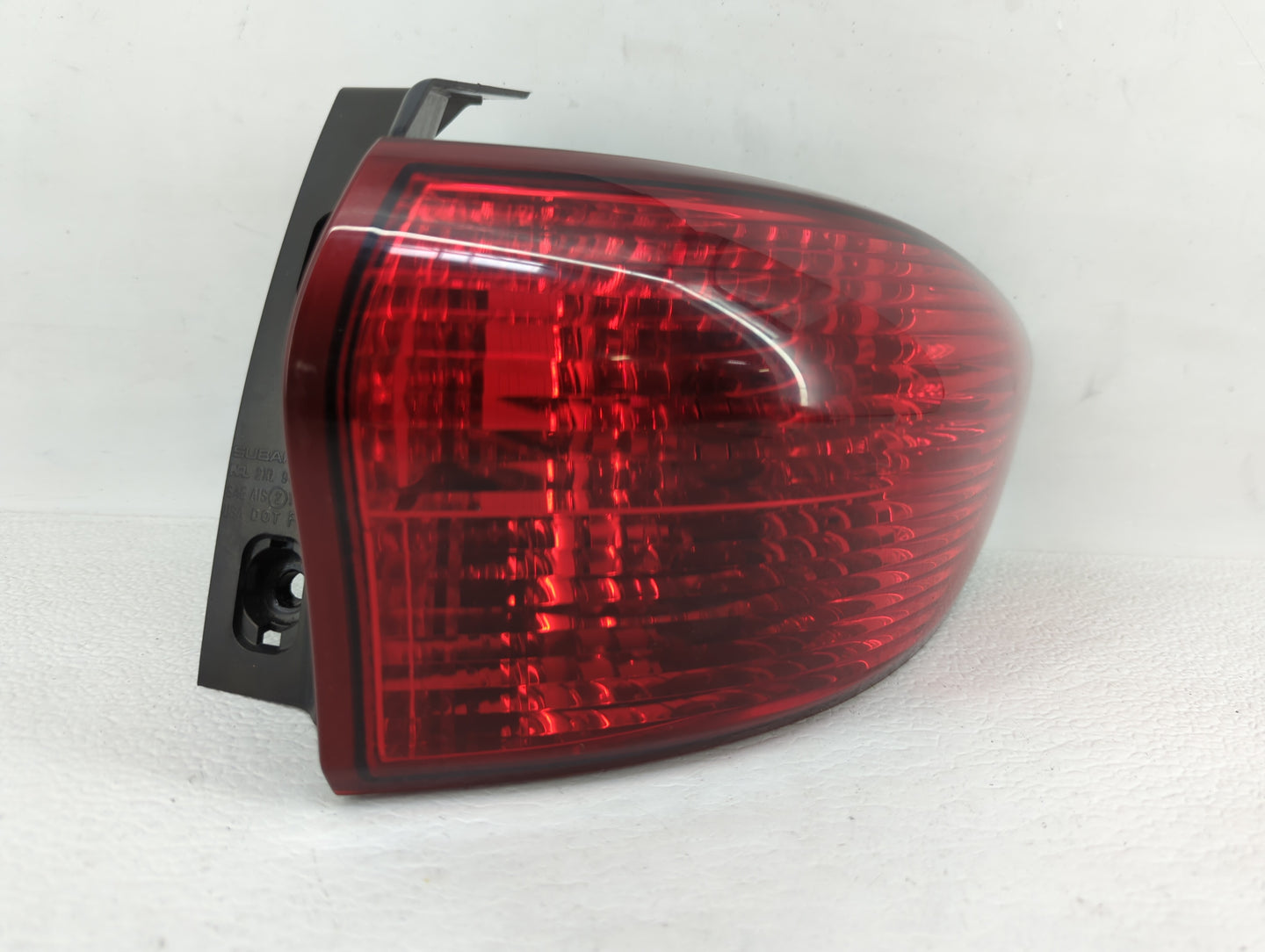 2006 Subaru B9 Tribeca Tail Light Assembly Passenger Right OEM P/N:2XL 946 095 Fits OEM Used Auto Parts - Oemusedautoparts1.
