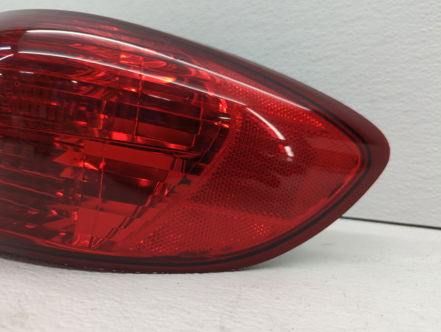 2006 Subaru B9 Tribeca Tail Light Assembly Passenger Right OEM P/N:2XL 946 095 Fits OEM Used Auto Parts - Oemusedautoparts1.